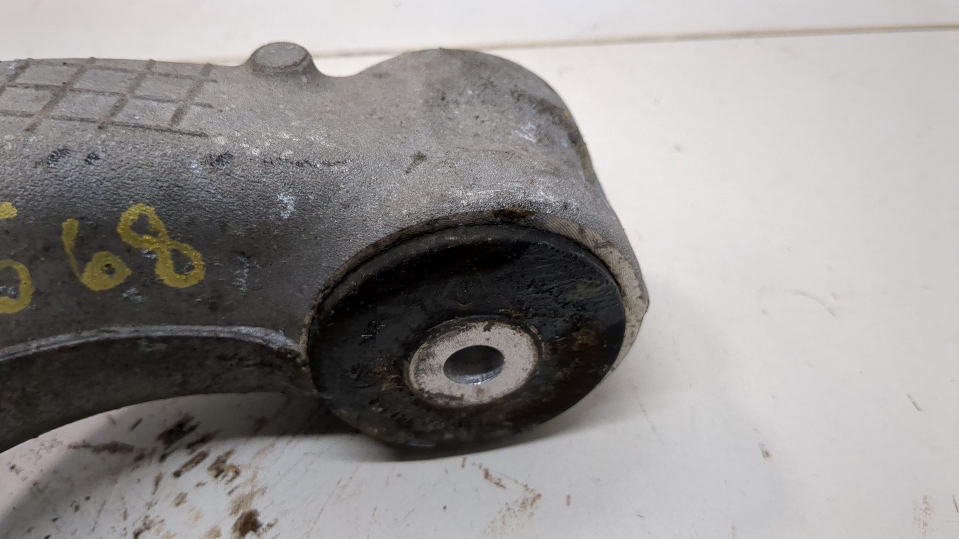 Рычаг задний правый