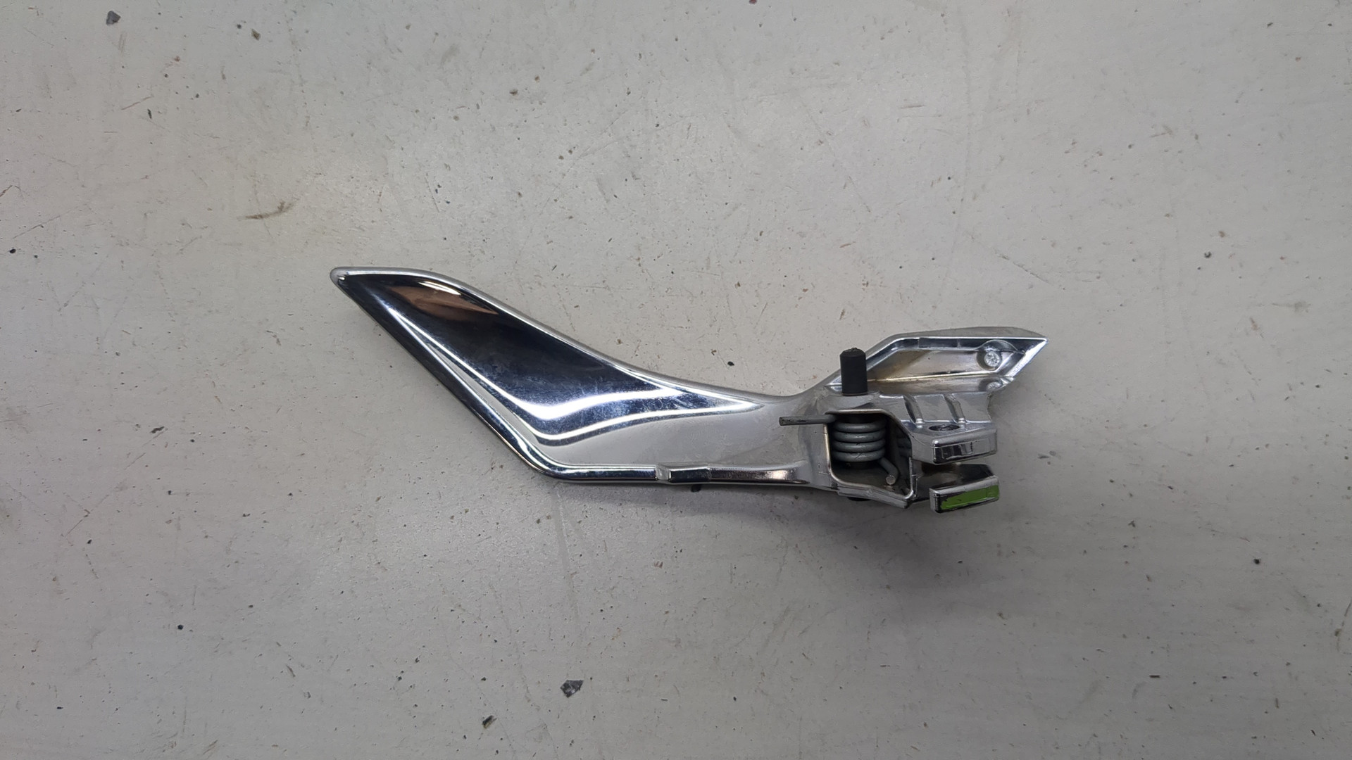 Ручка двери задней внутренняя левая