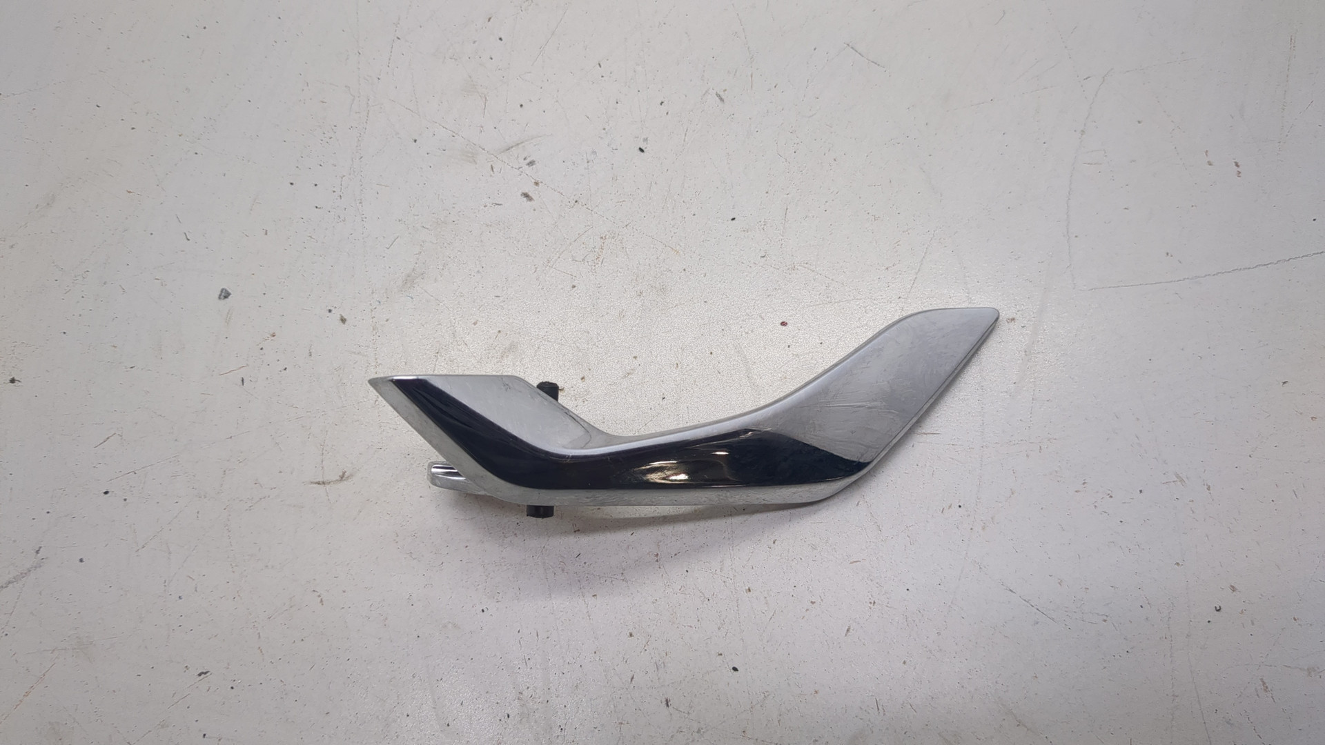 Ручка двери задней внутренняя левая