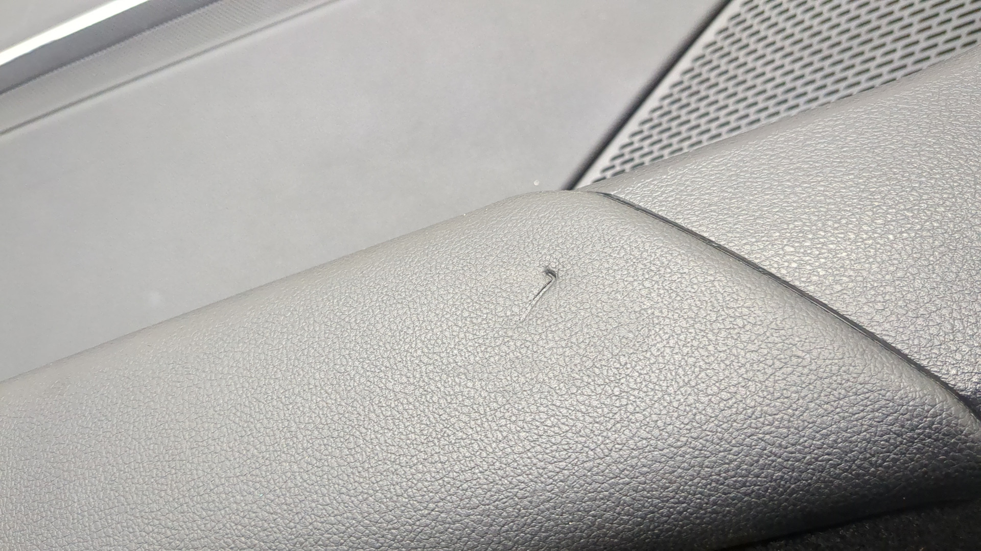 Обшивка двери задней левой