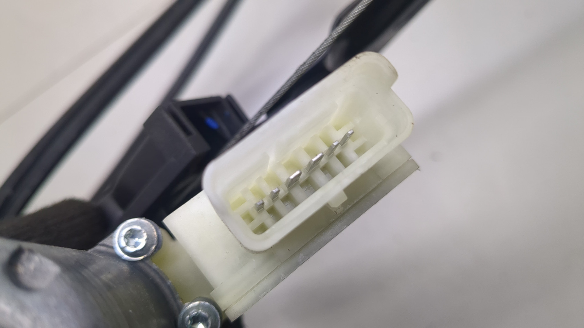 Стеклоподъемник электр. передний правый