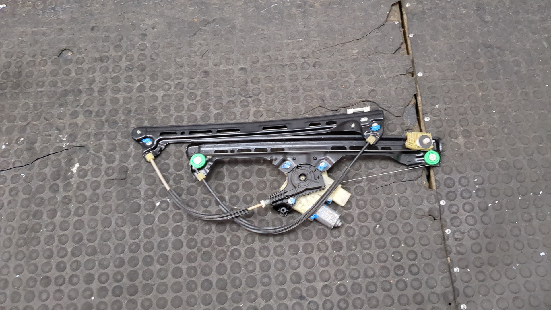 Стеклоподъемник электр. передний правый