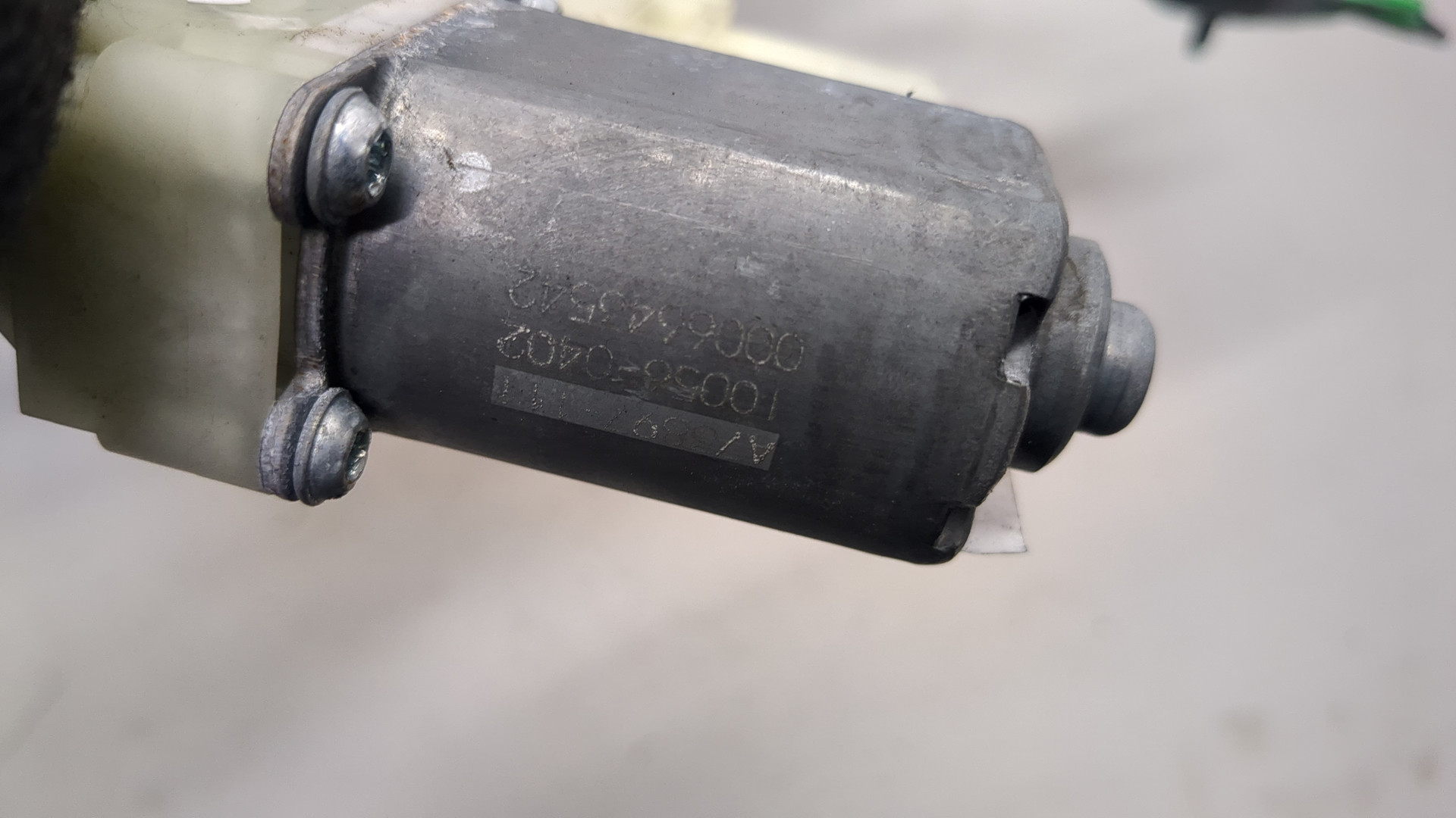 Стеклоподъемник электр. передний правый