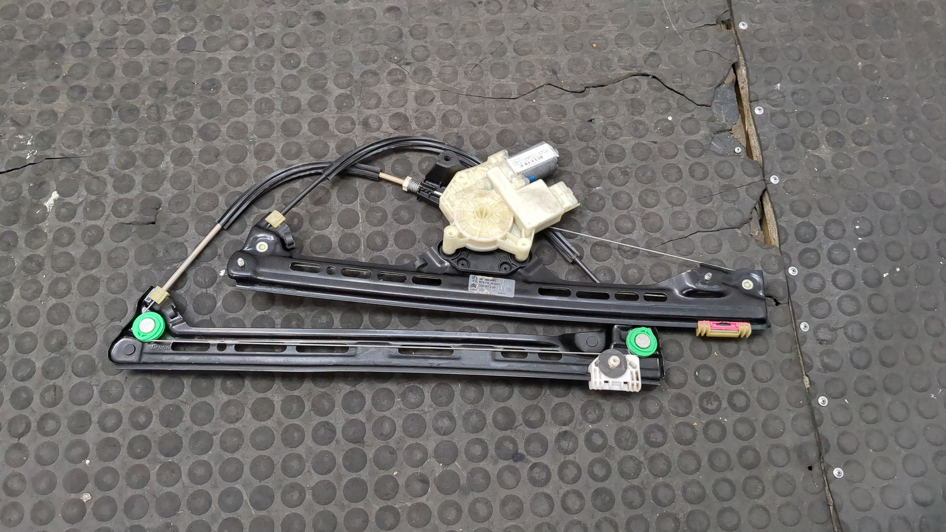 Стеклоподъемник электр. передний правый