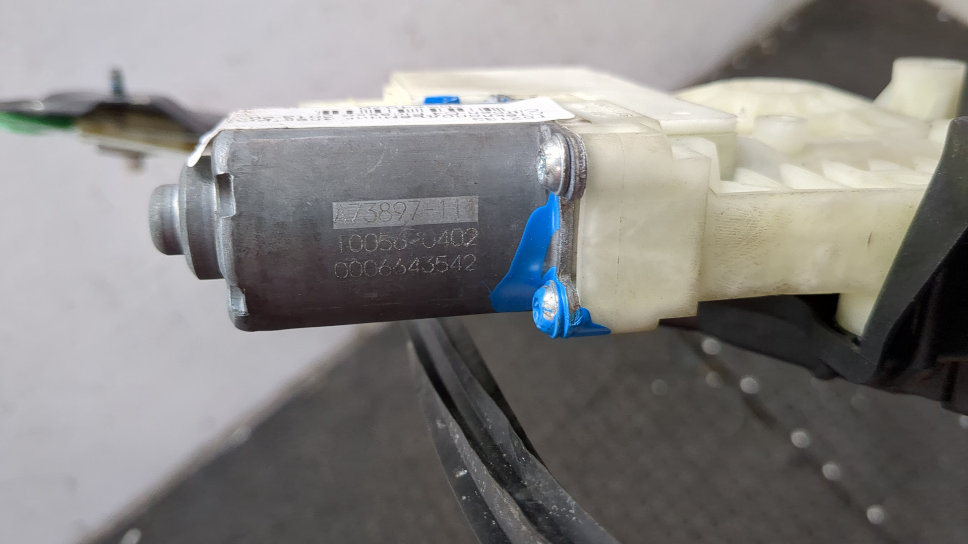 Стеклоподъемник электр. передний правый