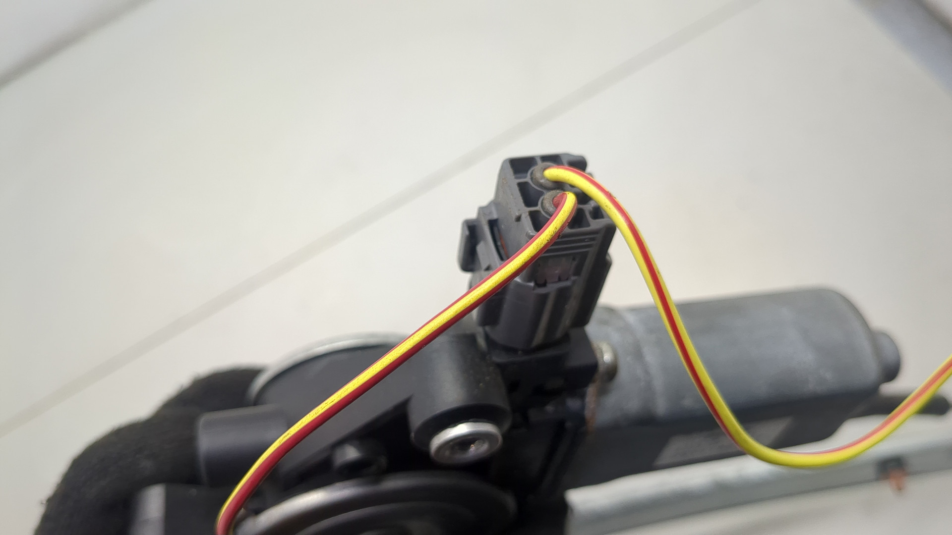 Стеклоподъемник электр. передний правый