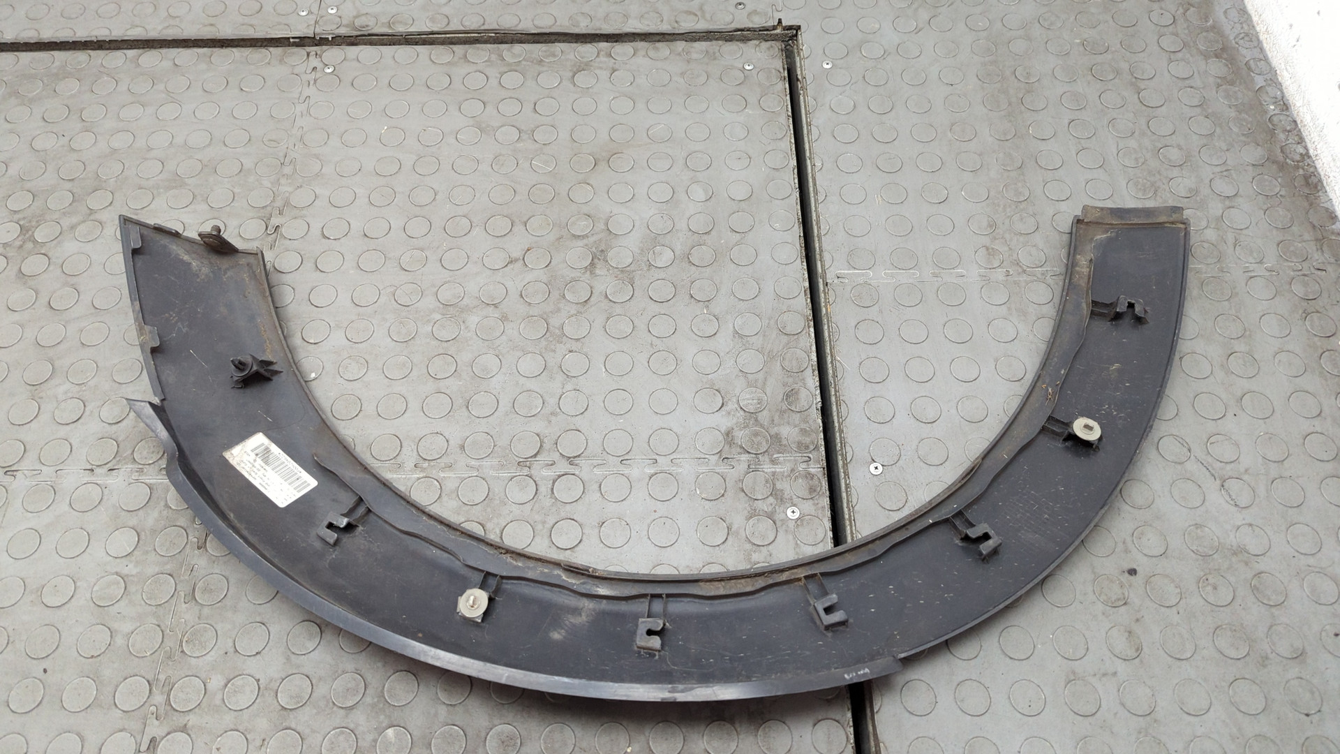 Накладка переднего крыла левого