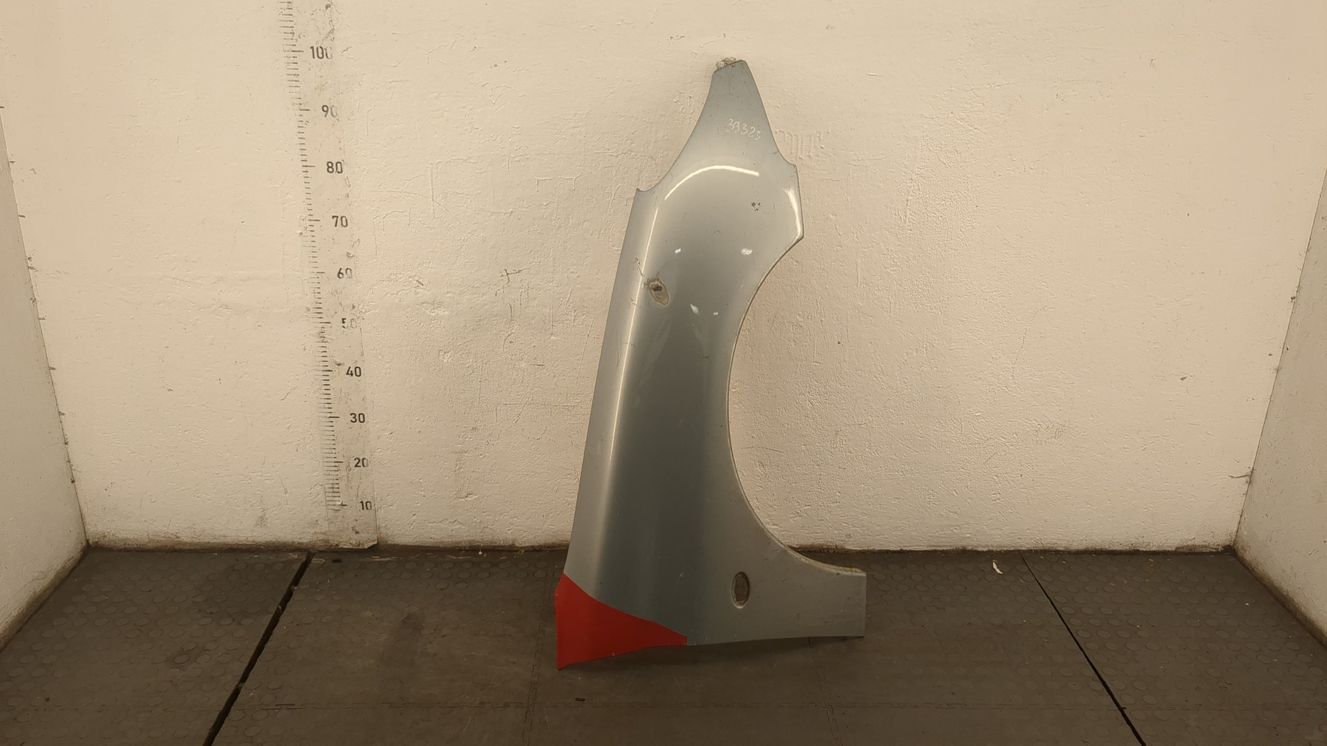 Крыло переднее правое