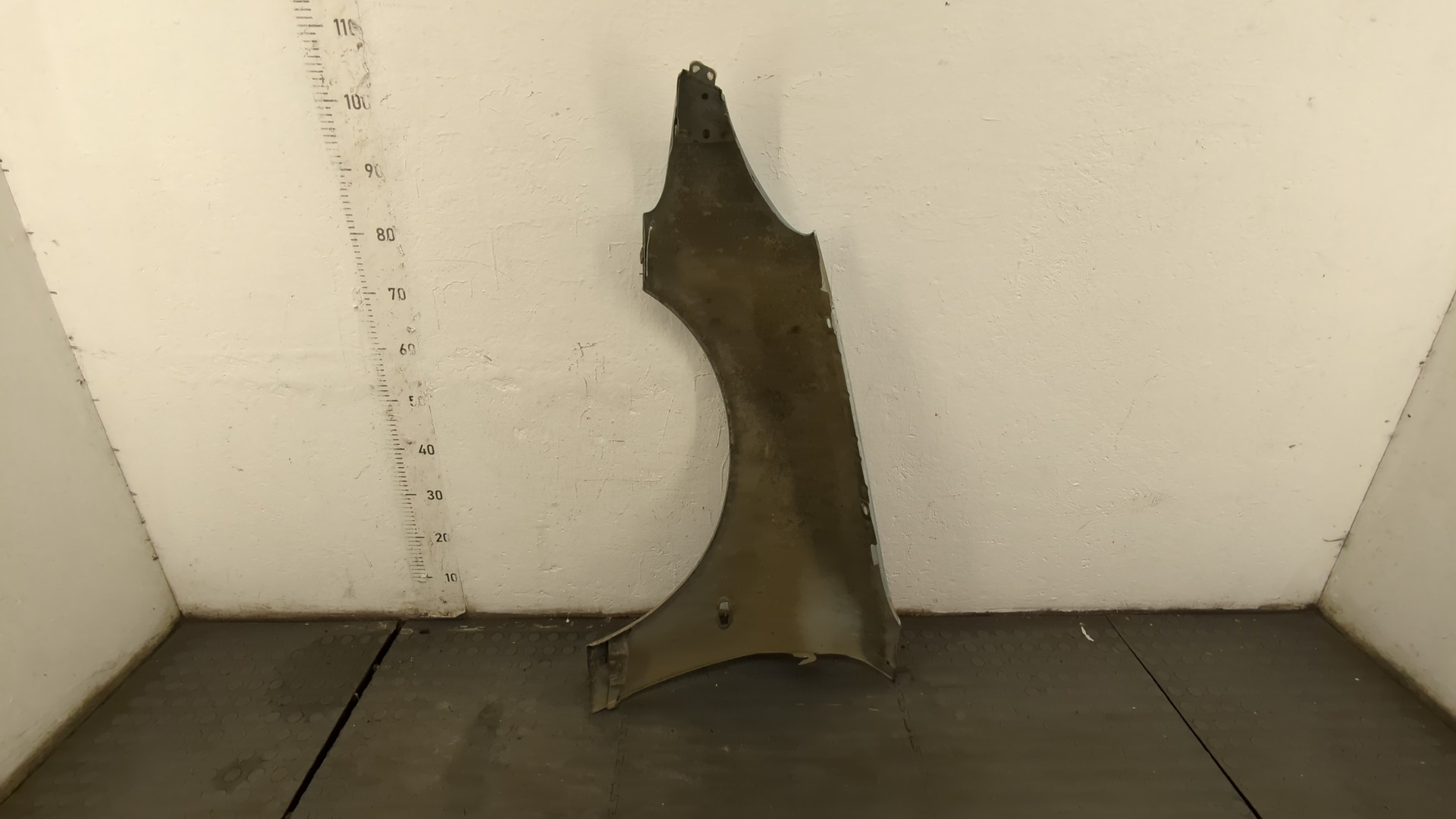 Крыло переднее правое