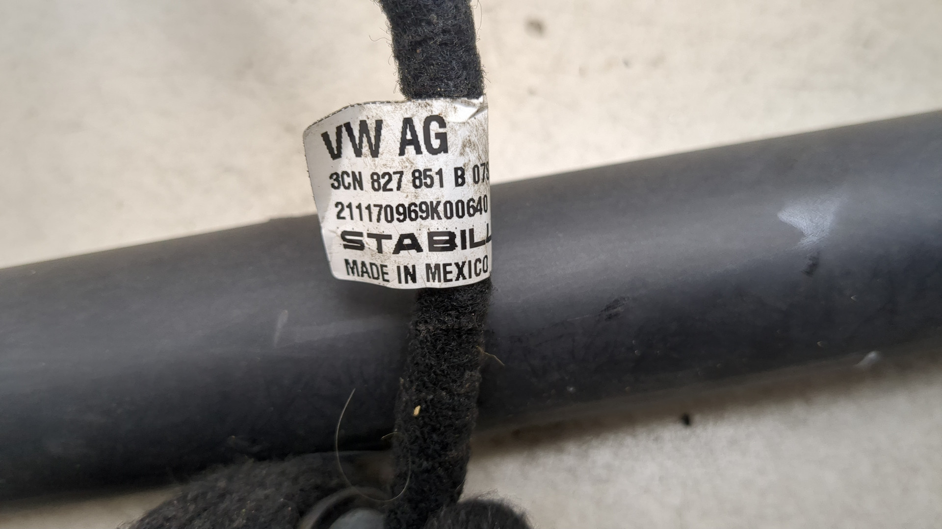 Амортизатор крышки багажника