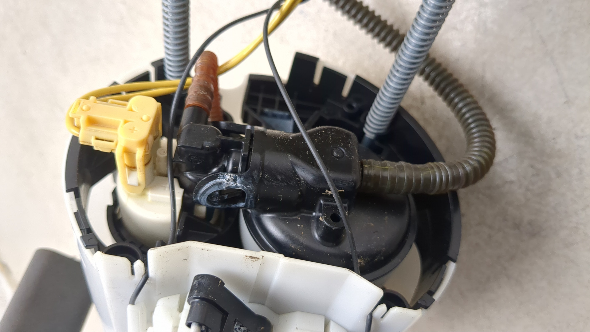 Насос топливный электрический