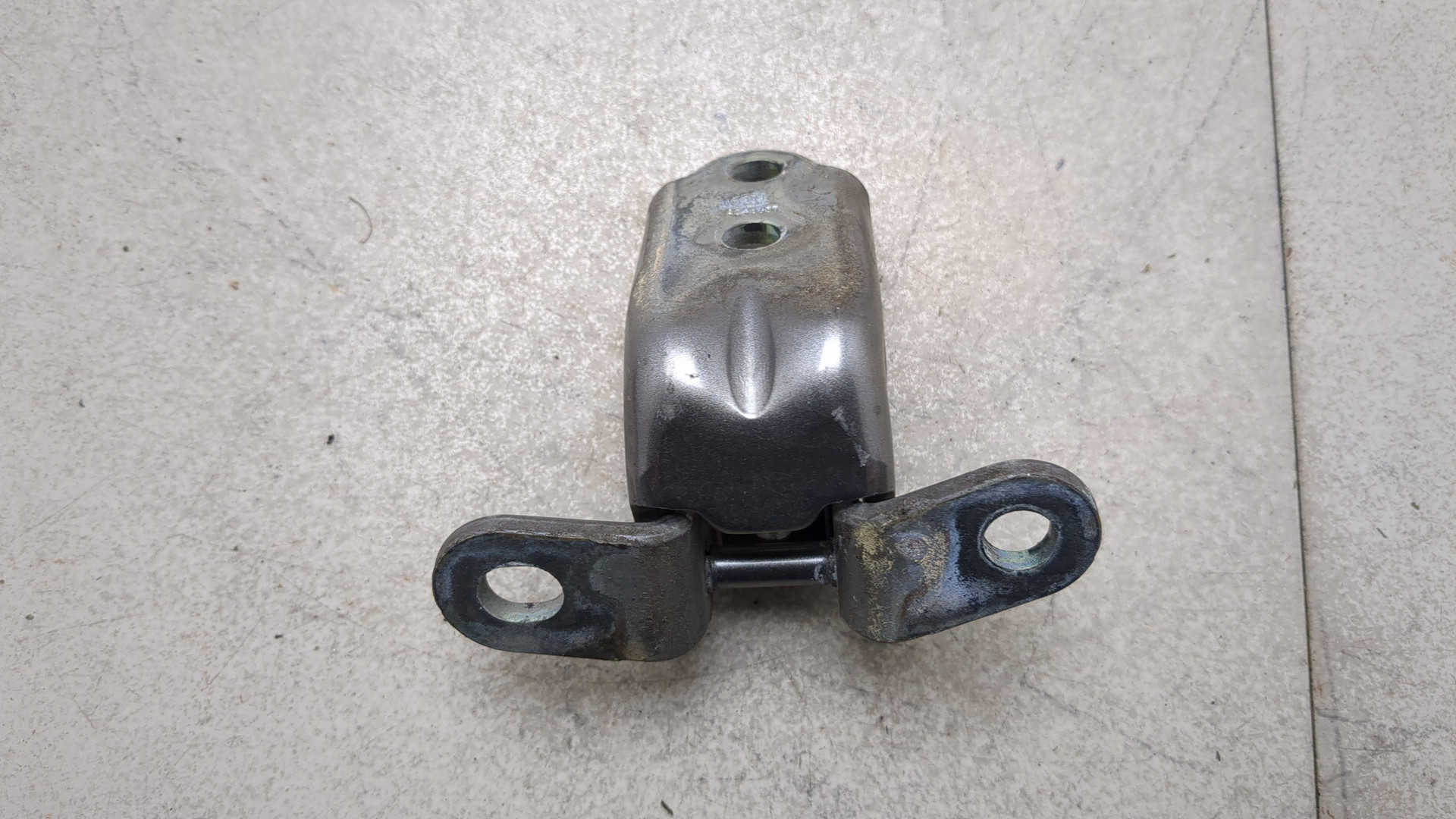 Петля двери