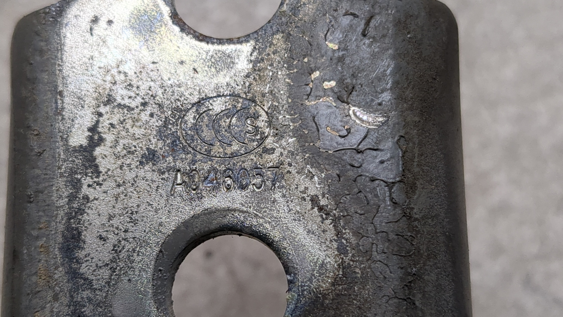 Петля двери