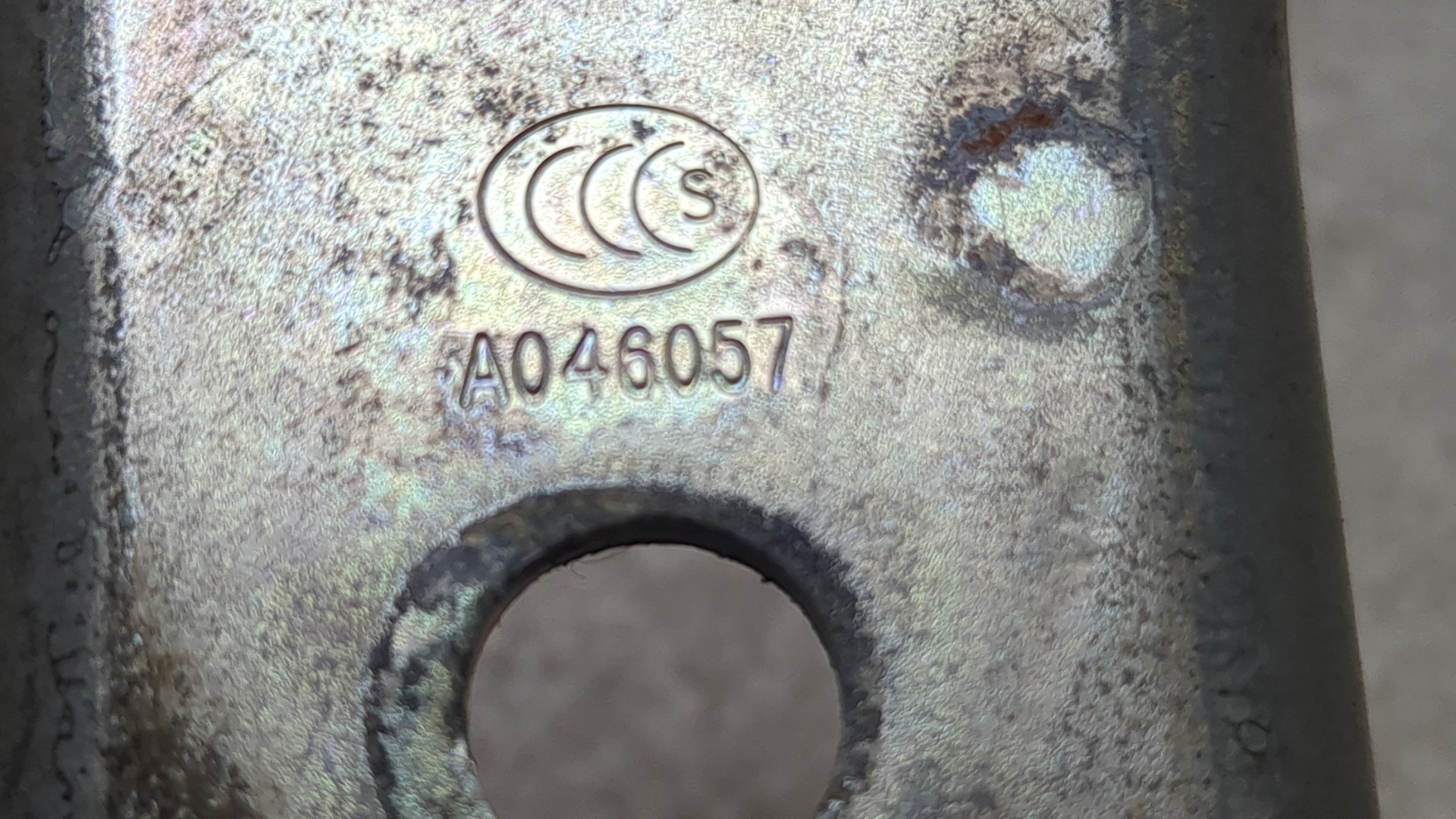 Петля двери