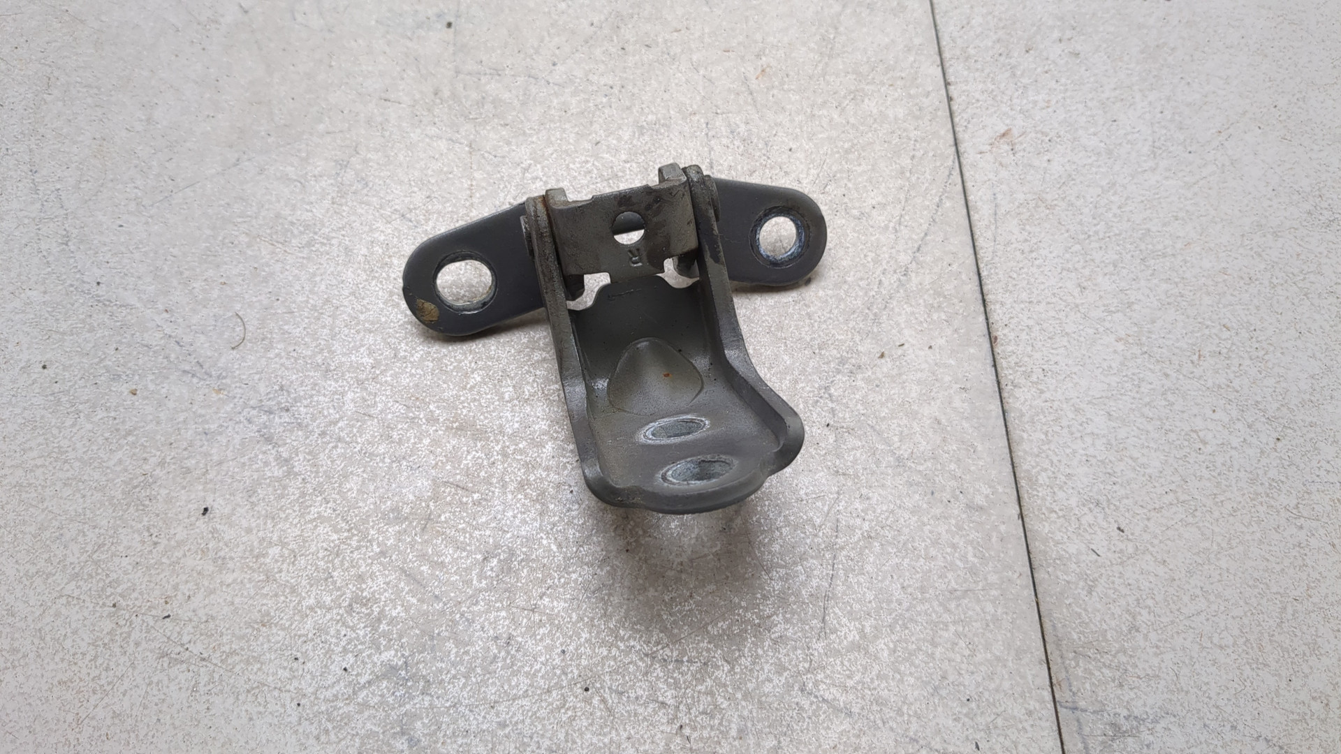 Петля двери