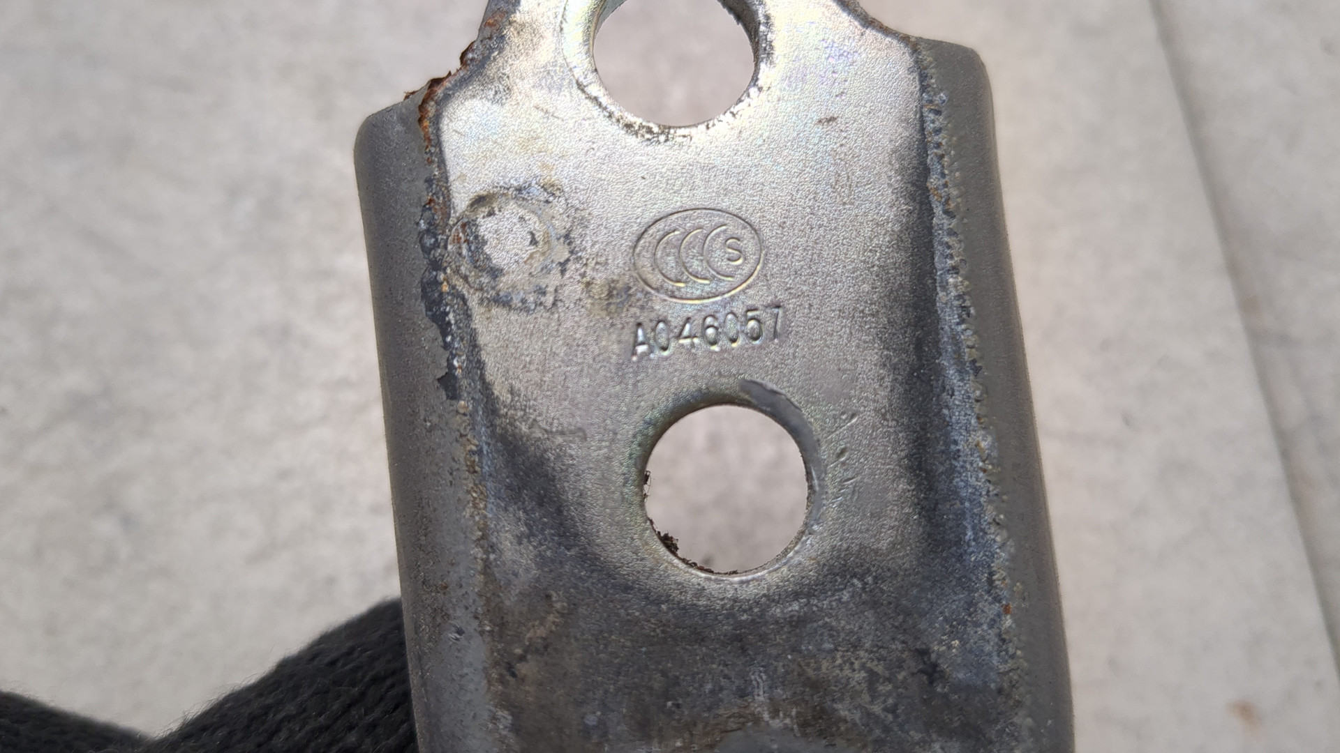 Петля двери