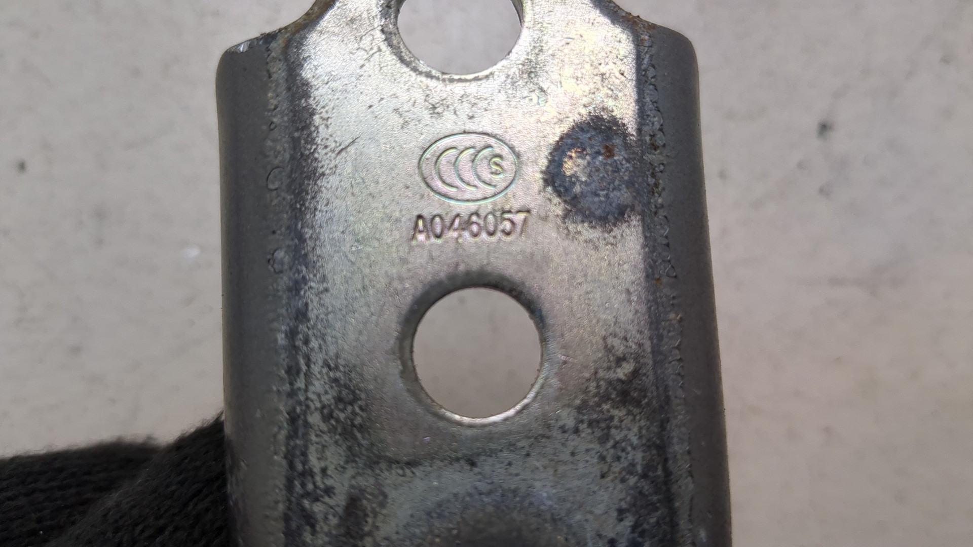 Петля двери