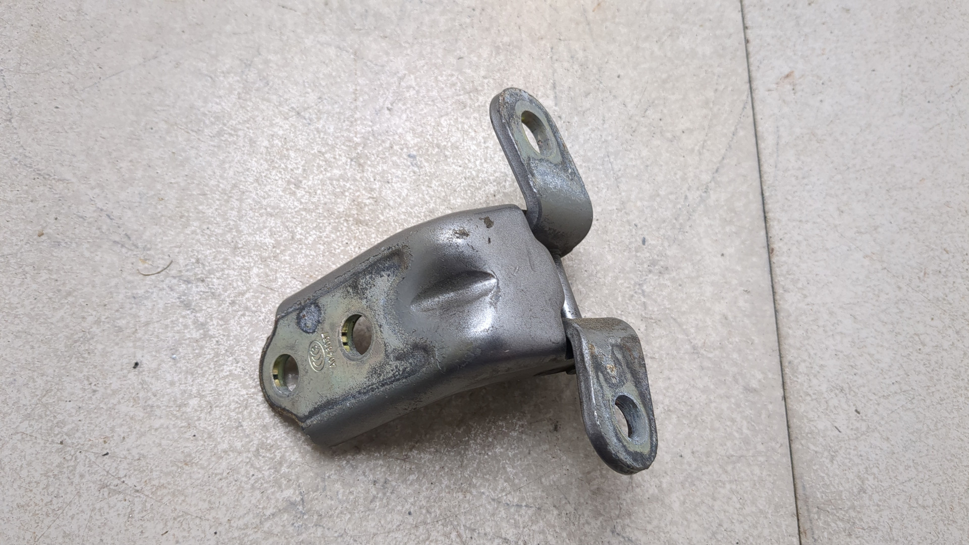 Петля двери