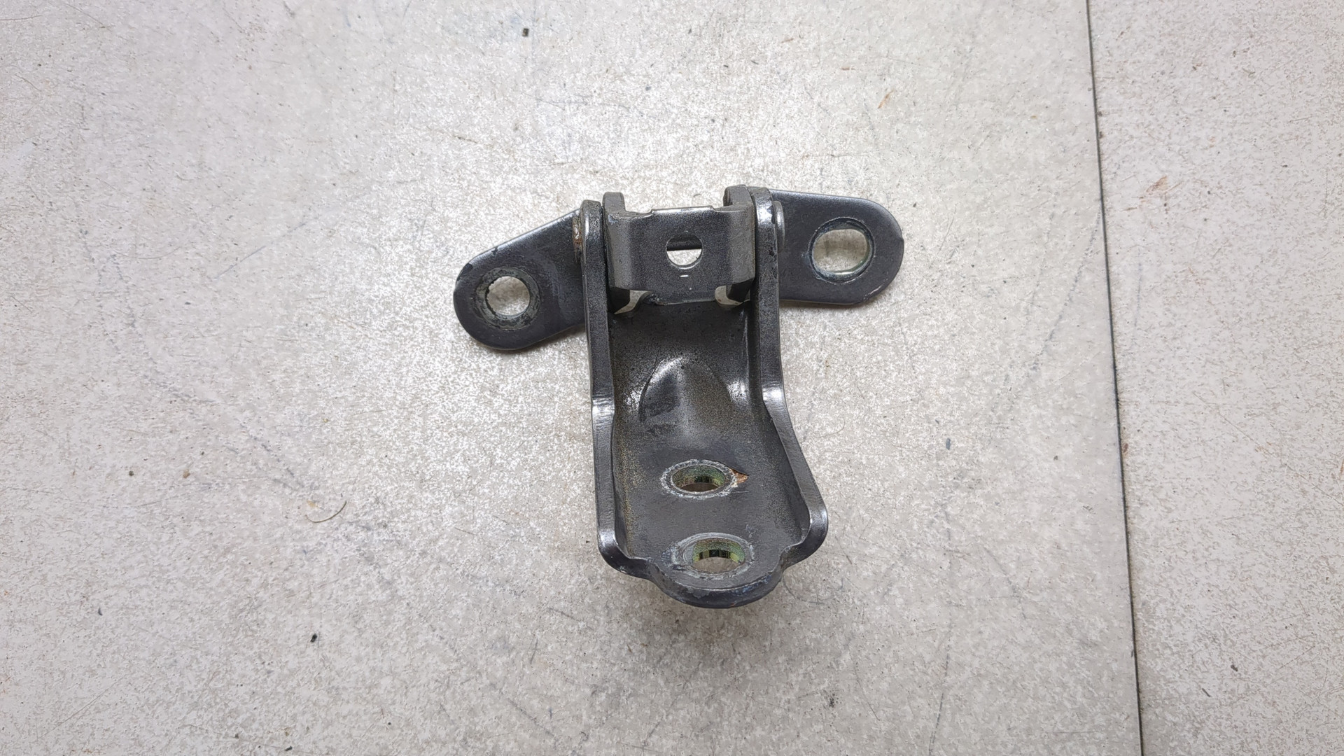 Петля двери