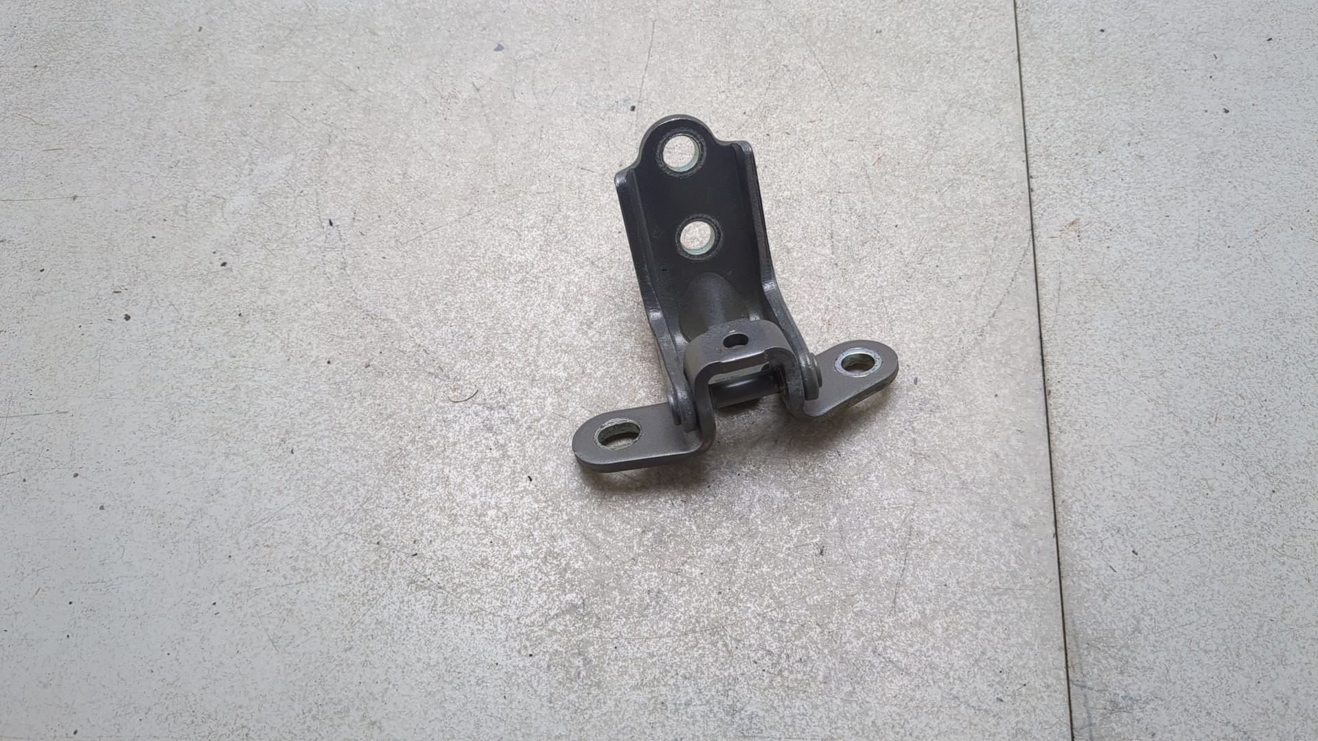 Петля двери