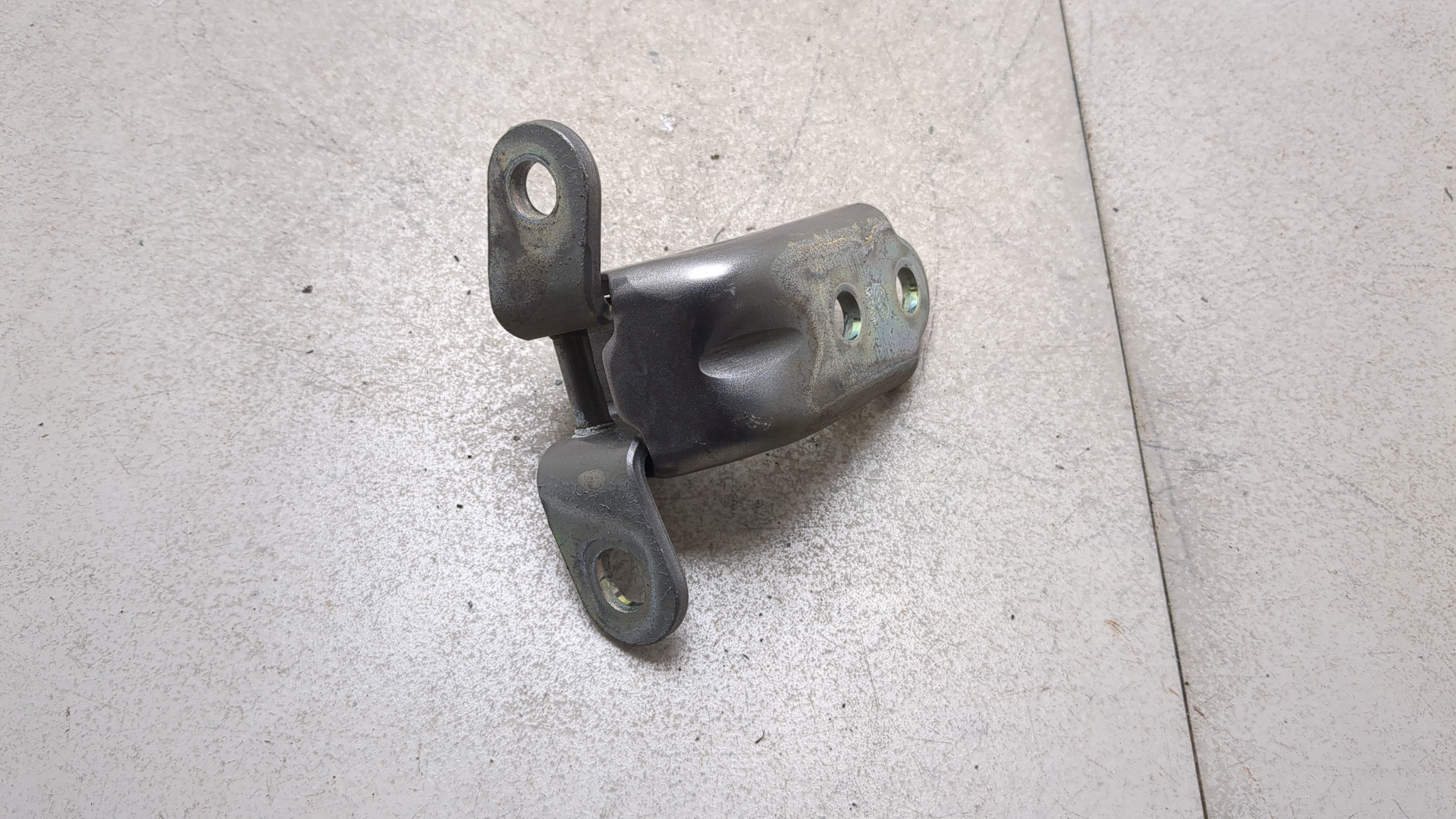 Петля двери