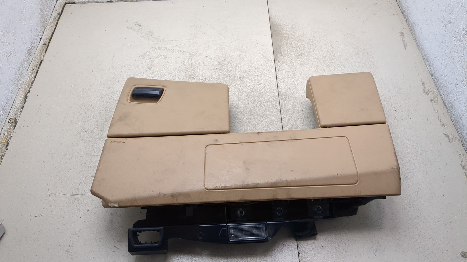 Подушка безопасности нижняя (для колен)