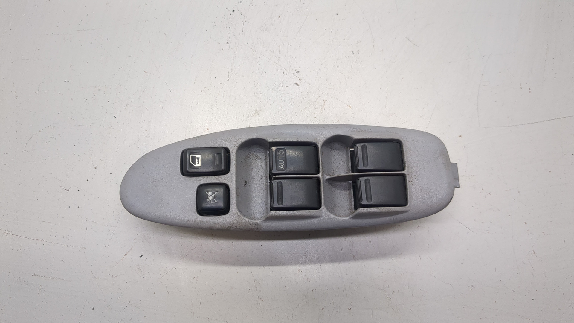 Кнопка стеклоподъемника