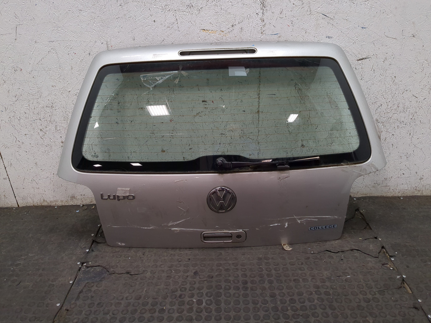 Дверь багажника