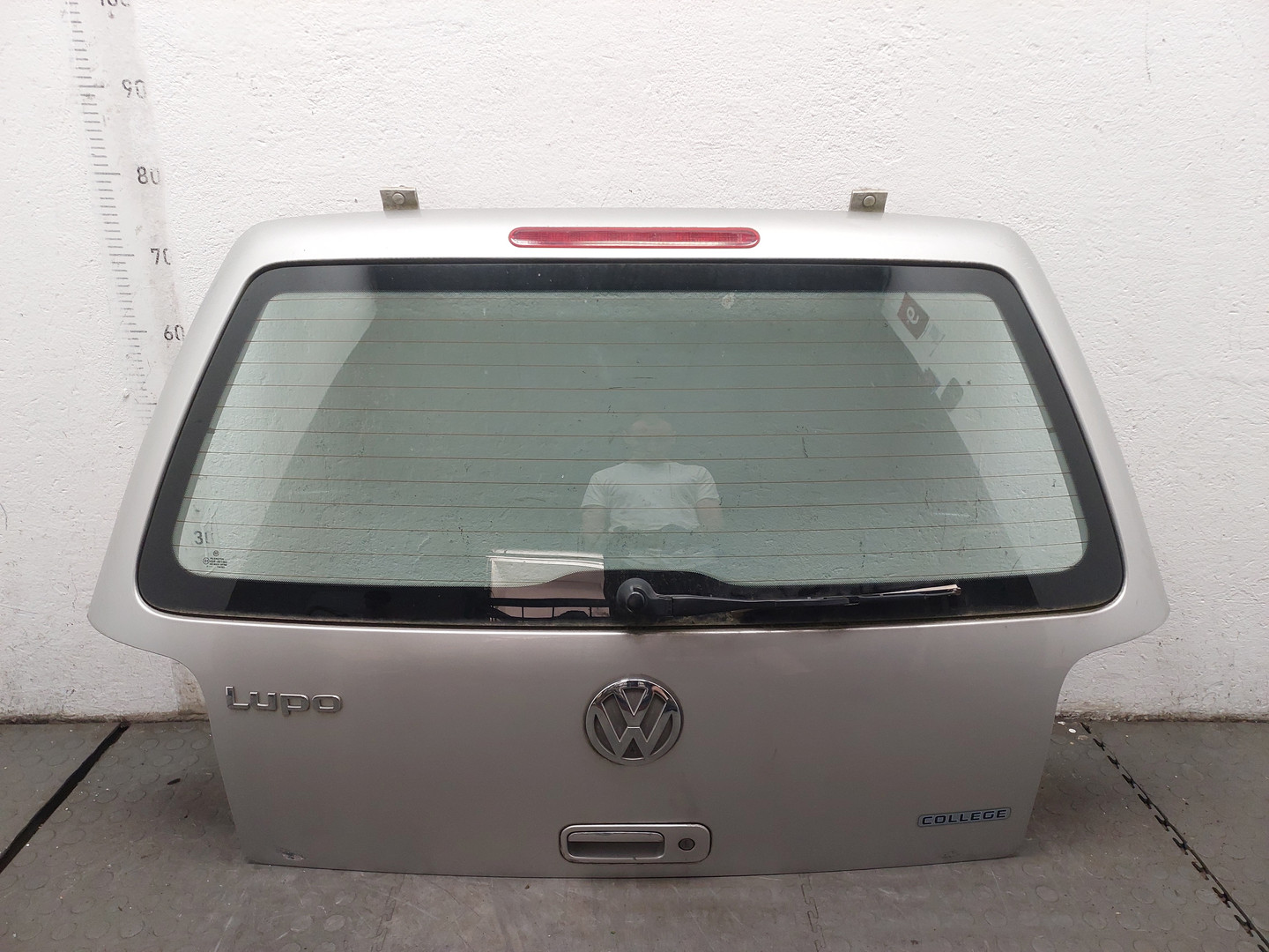 Дверь багажника