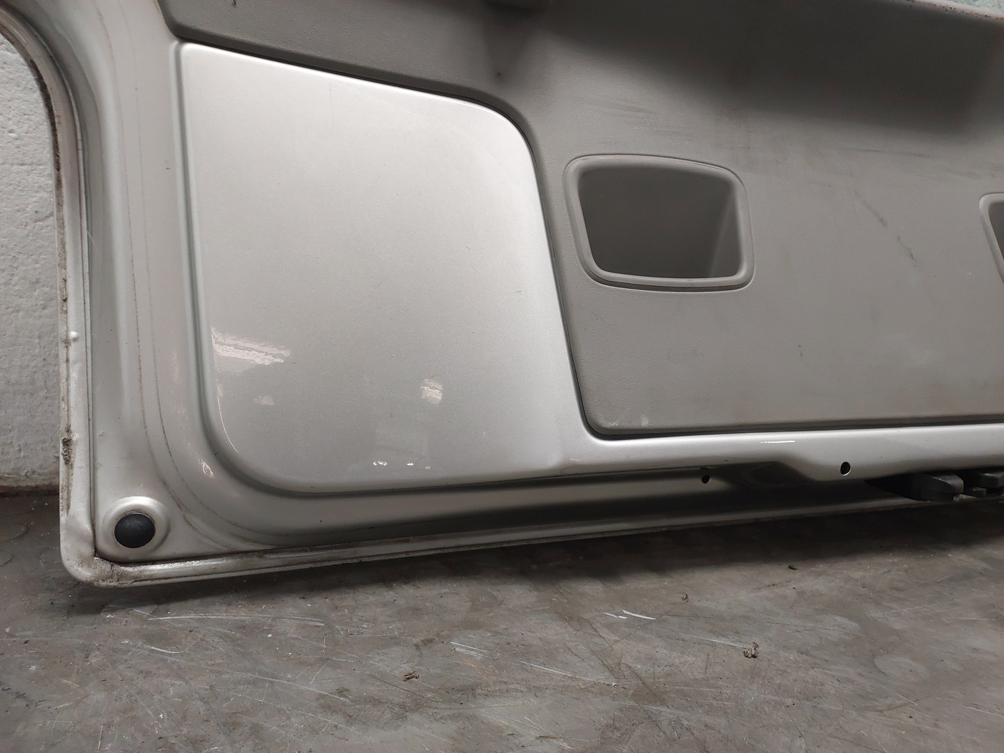 Дверь багажника