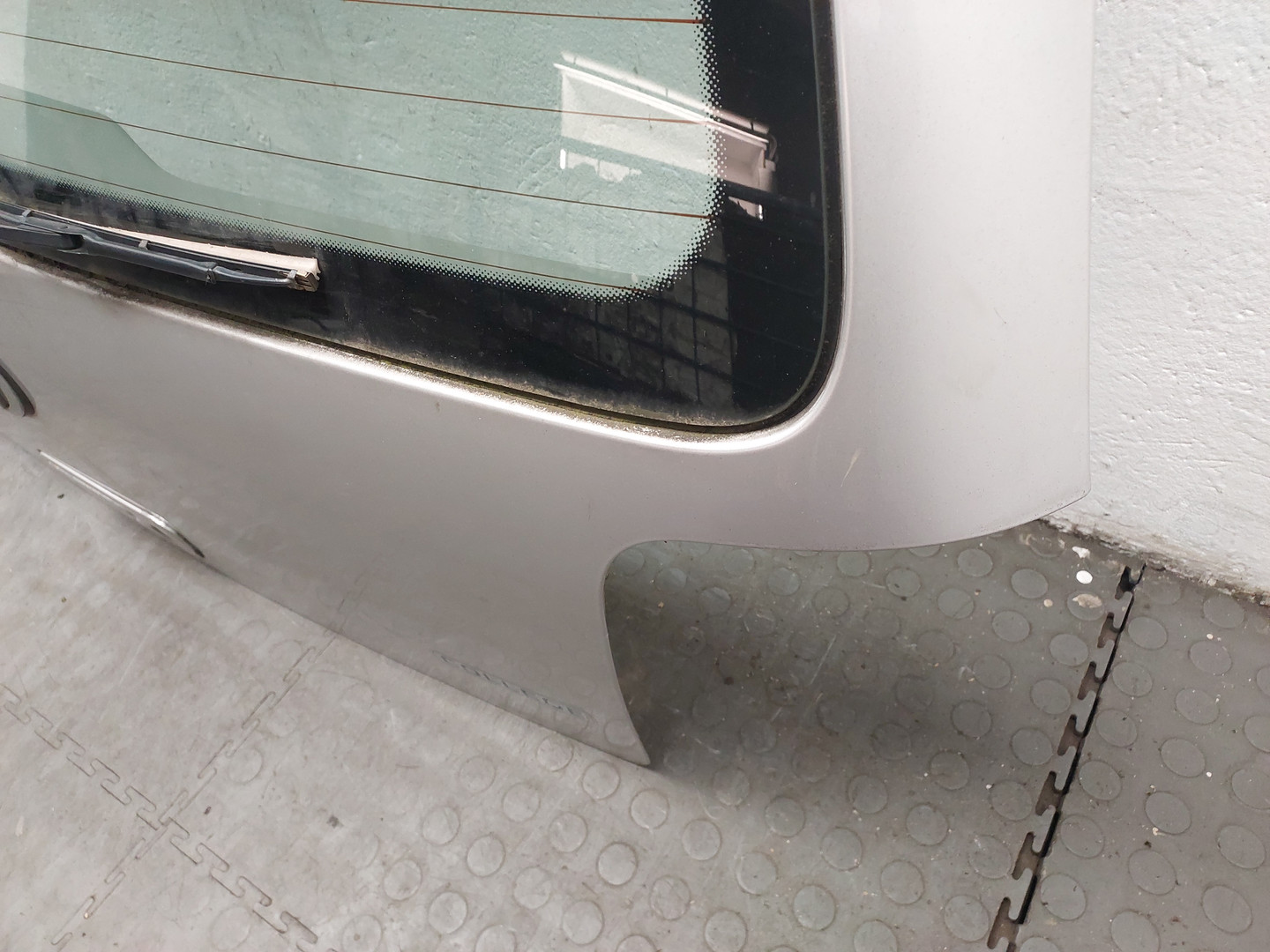 Дверь багажника