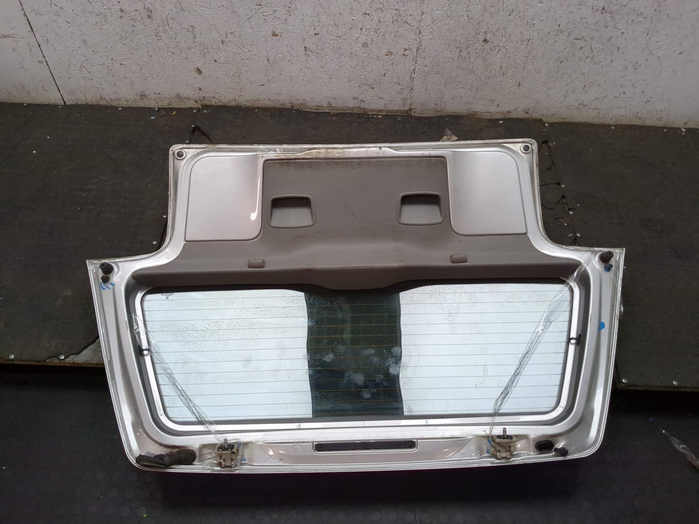 Дверь багажника