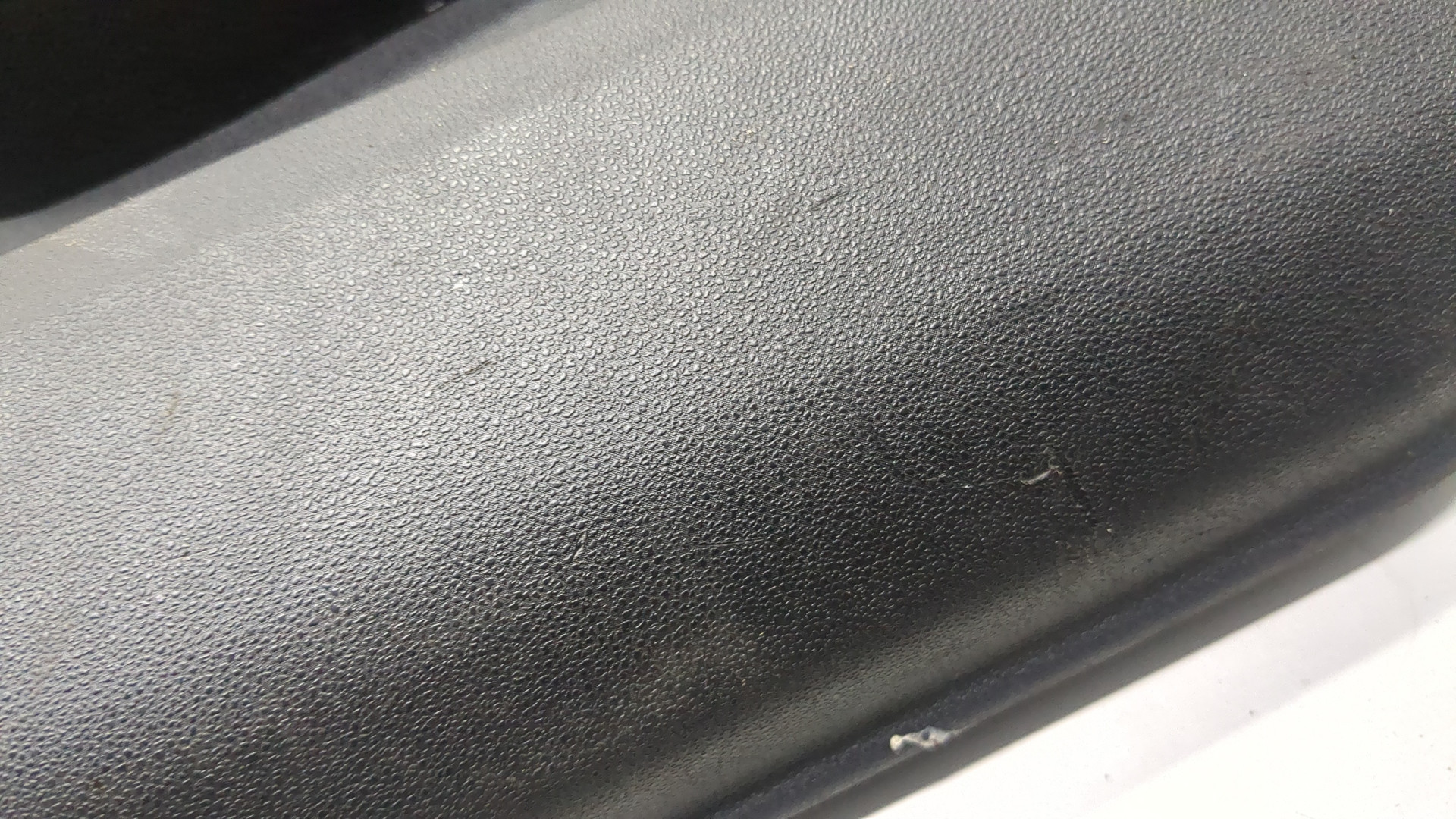 Обшивка двери передней левой