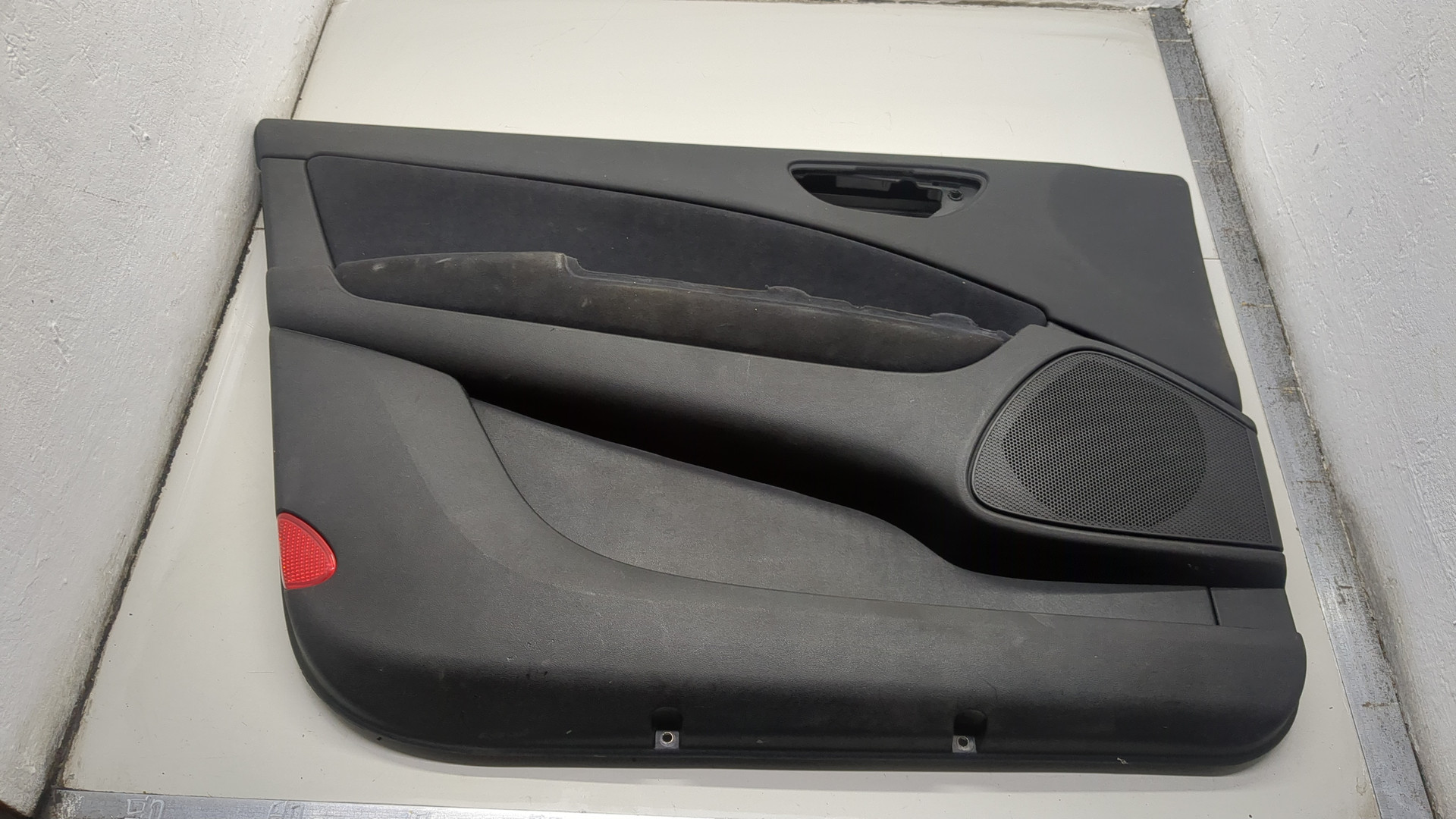 Обшивка двери передней левой