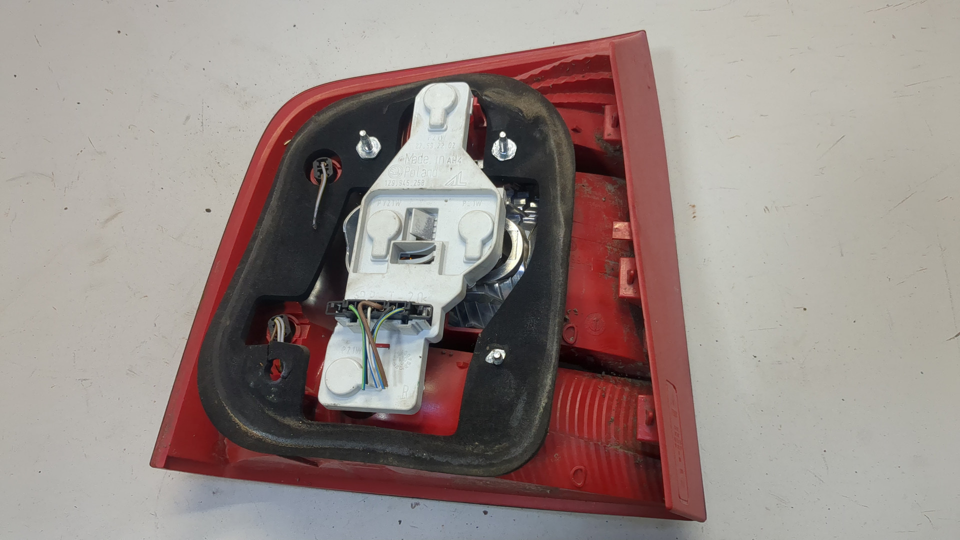 Фонарь задний правый