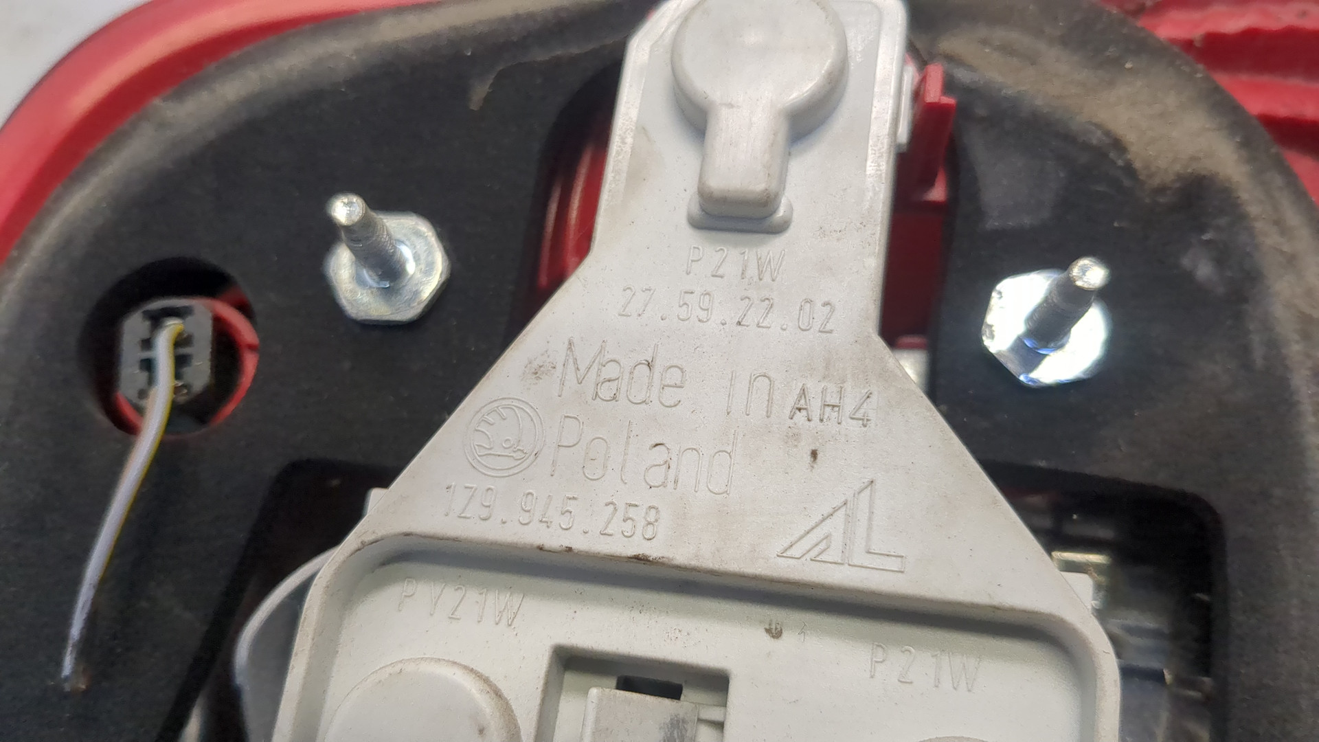 Фонарь задний правый