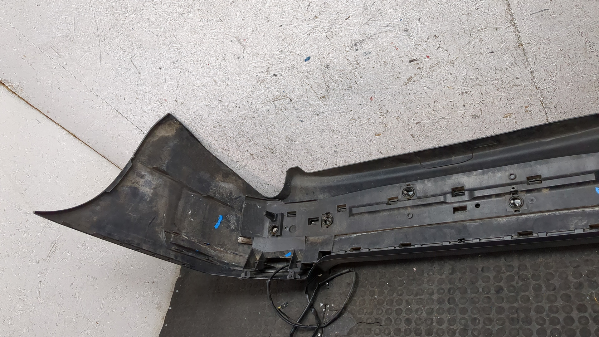 Бампер задний