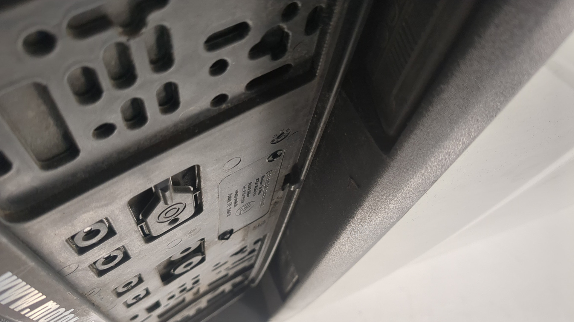 Дверь багажника левая