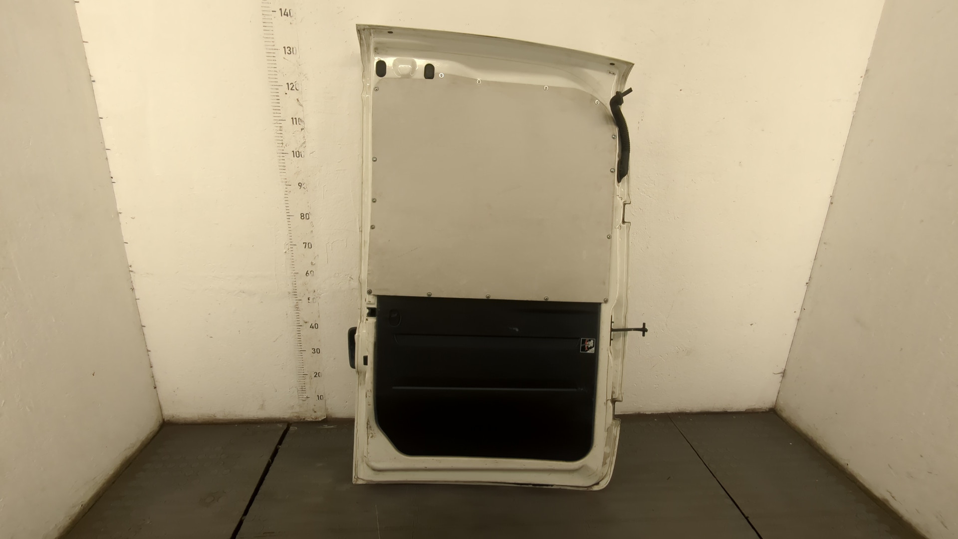 Дверь багажника левая