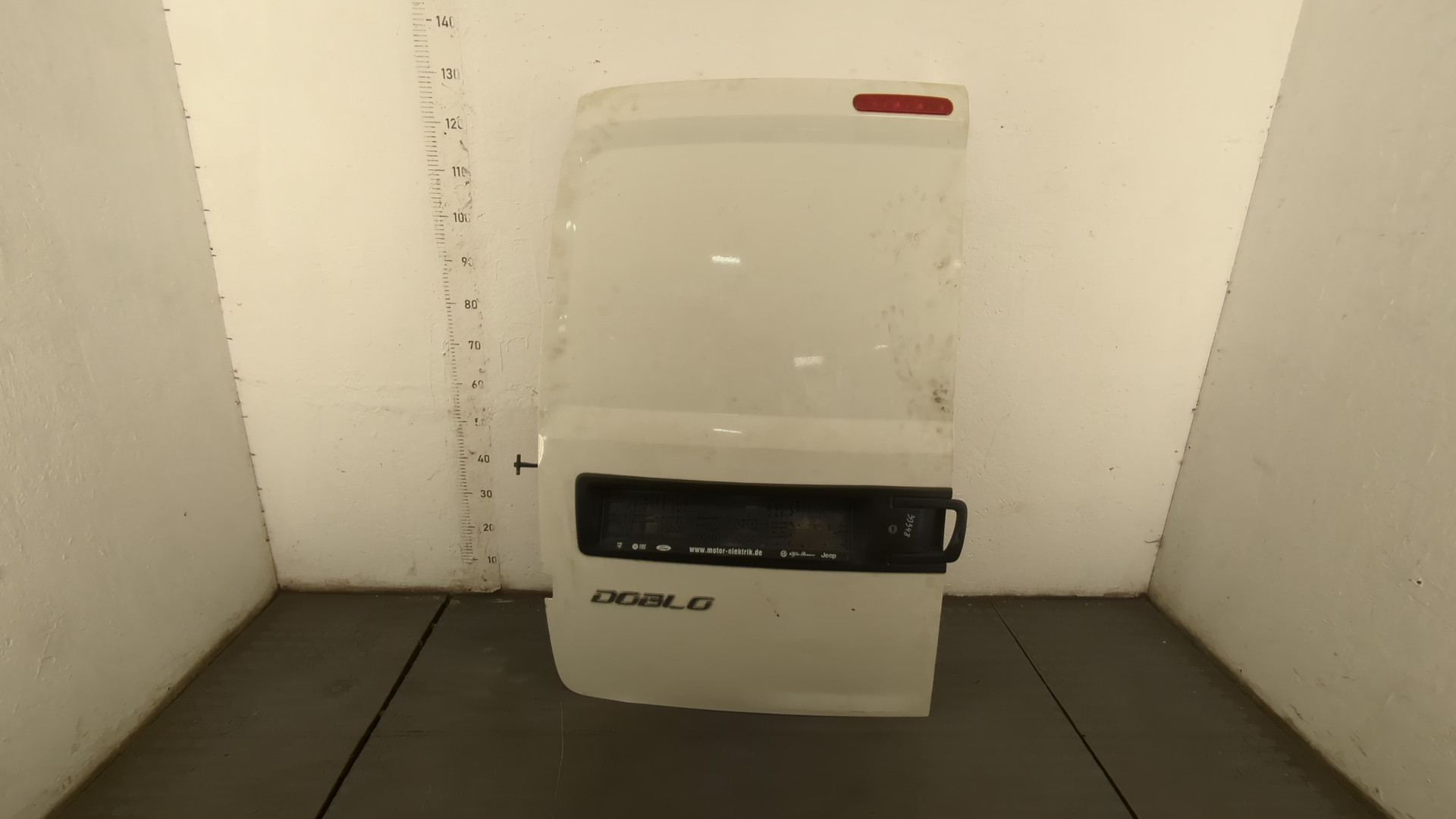 Дверь багажника левая