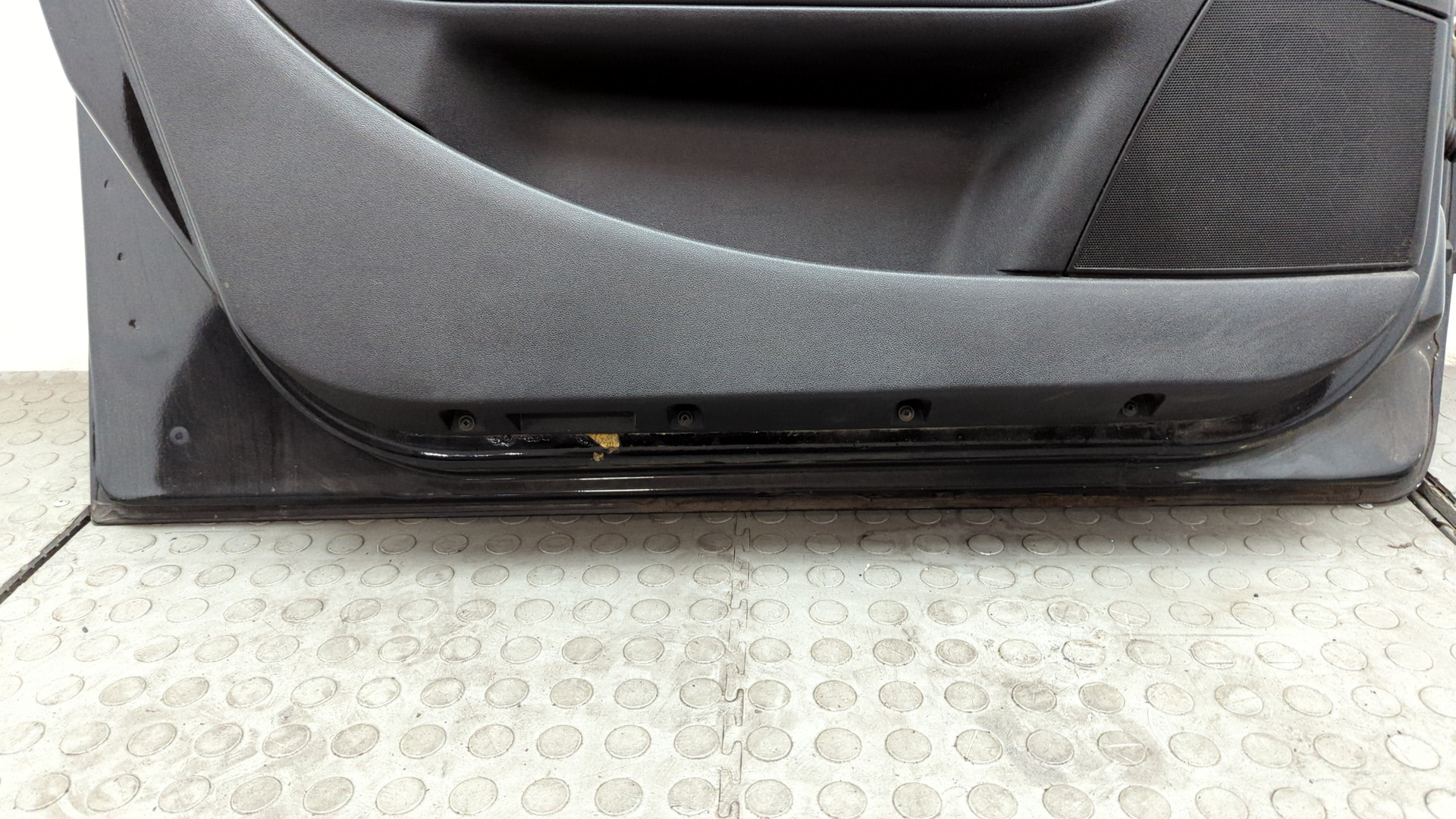 Дверь передняя левая