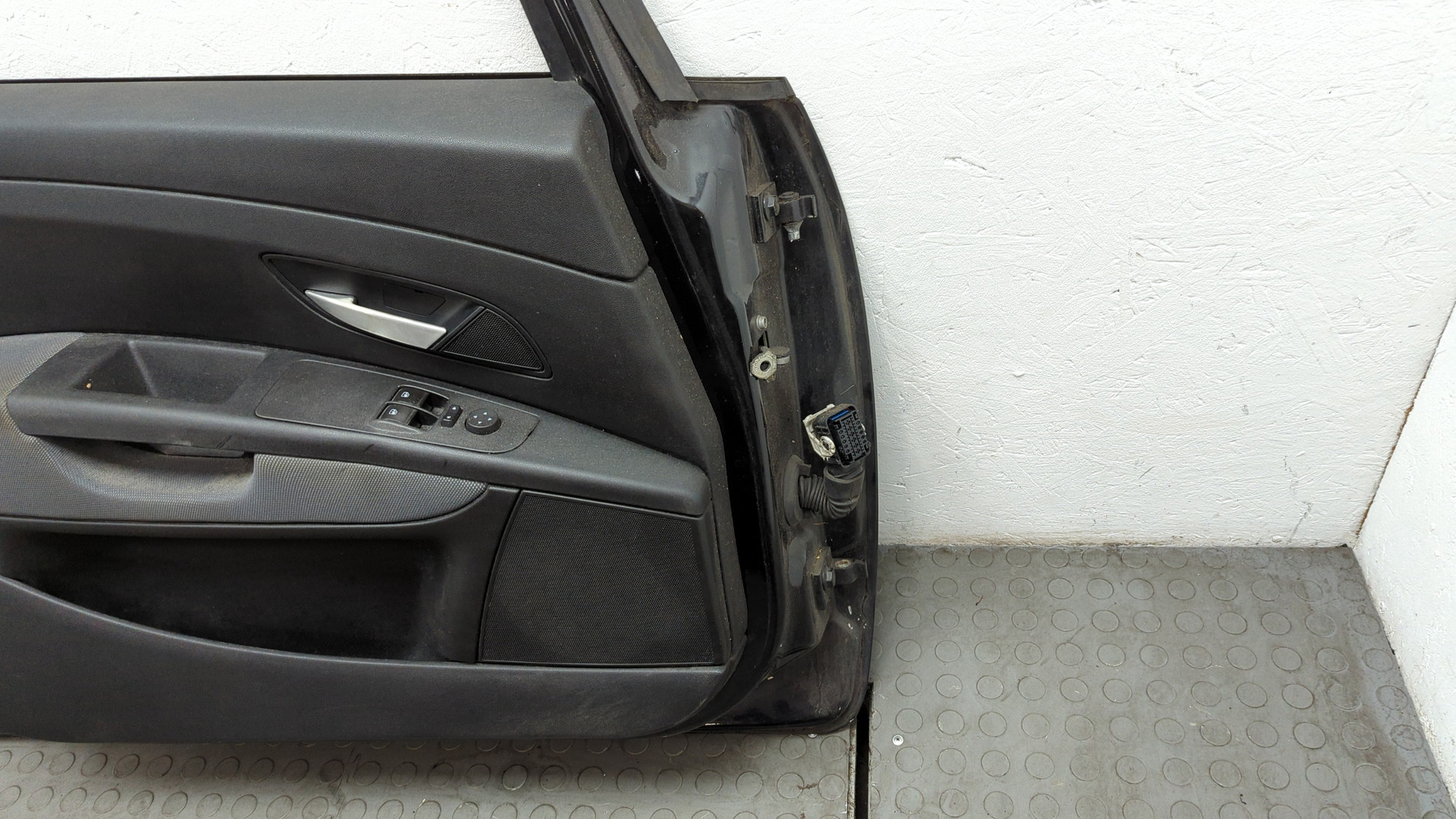 Дверь передняя левая