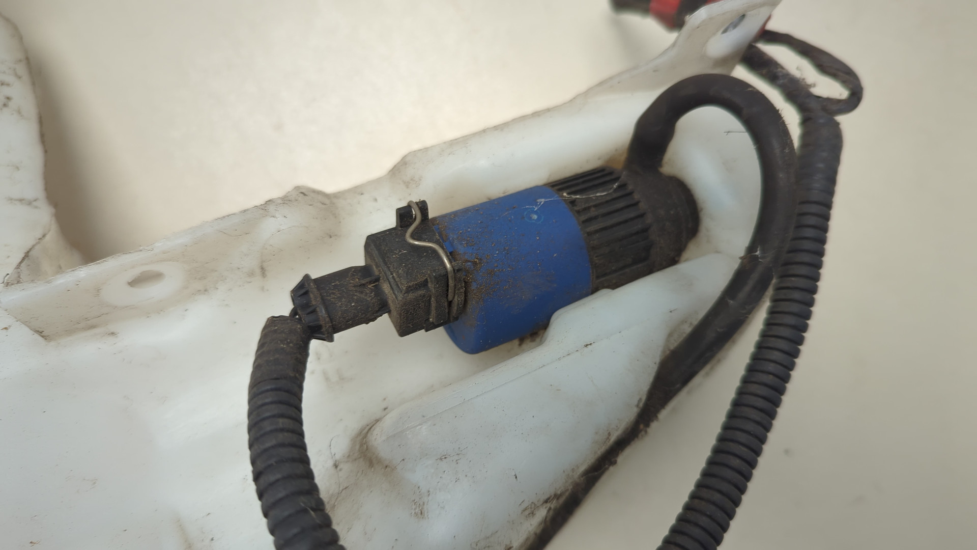 Бачок омывателя лобового стекла