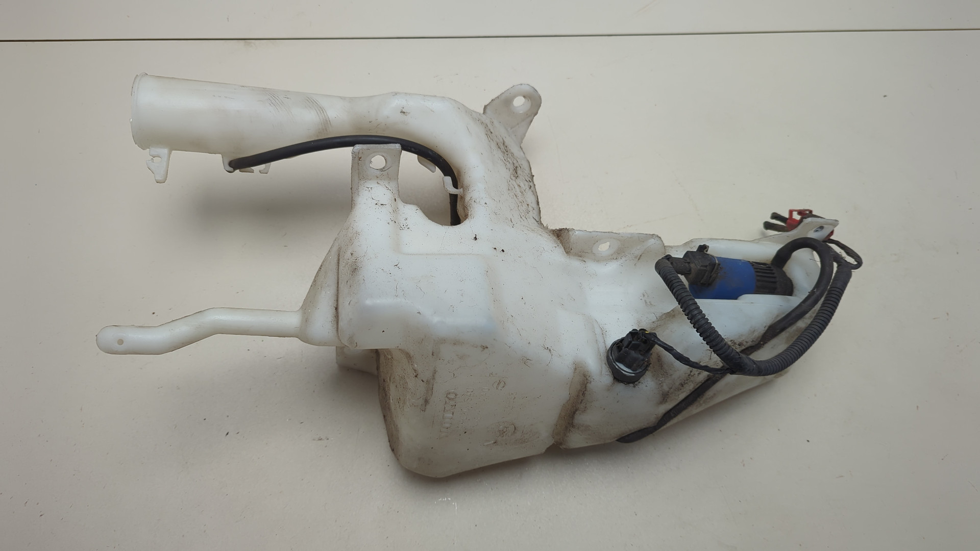 Бачок омывателя лобового стекла