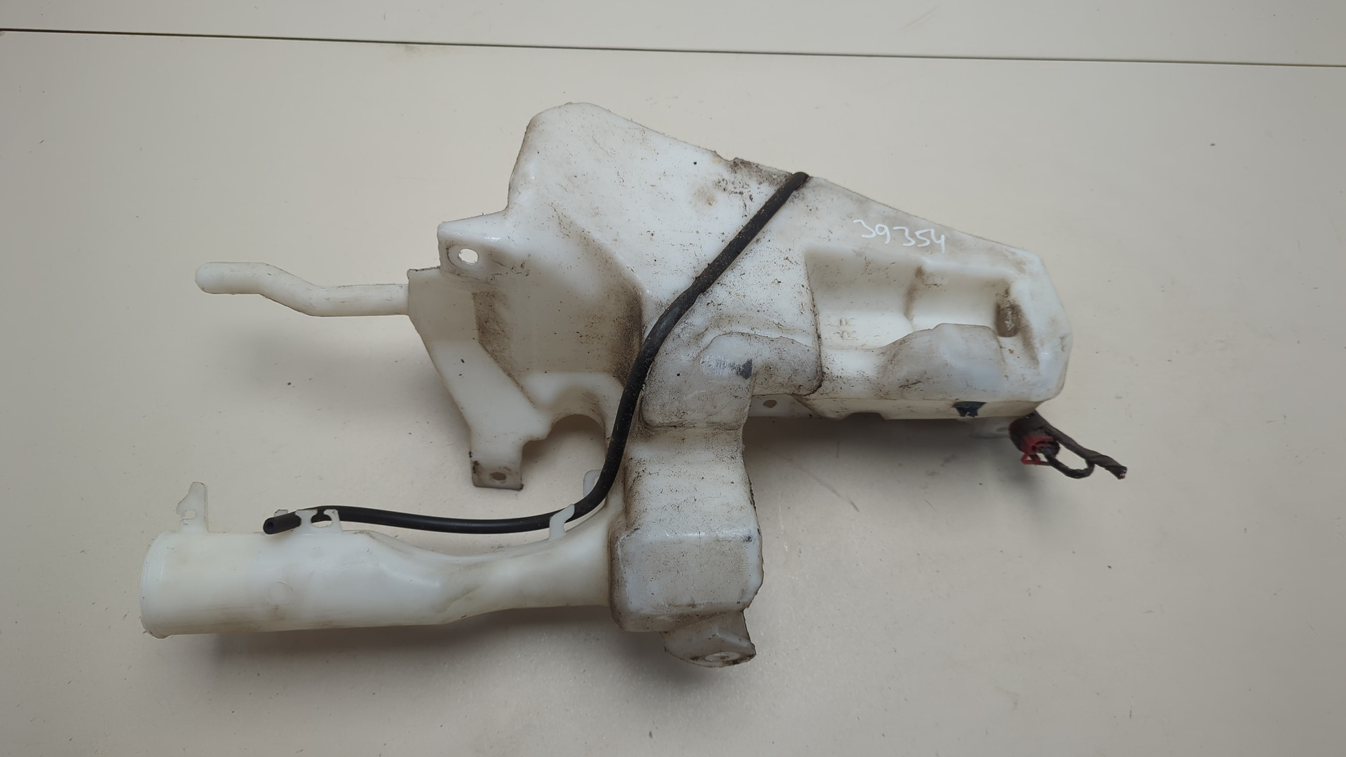 Бачок омывателя лобового стекла