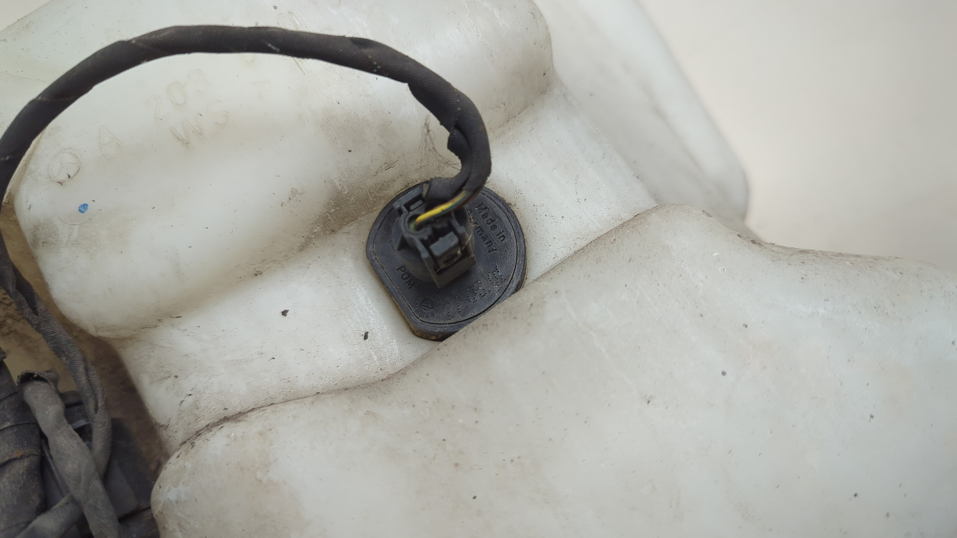 Бачок омывателя лобового стекла