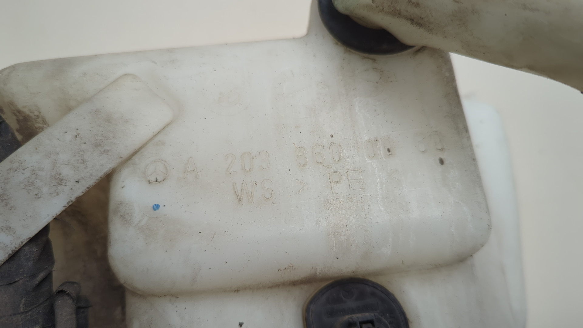 Бачок омывателя лобового стекла