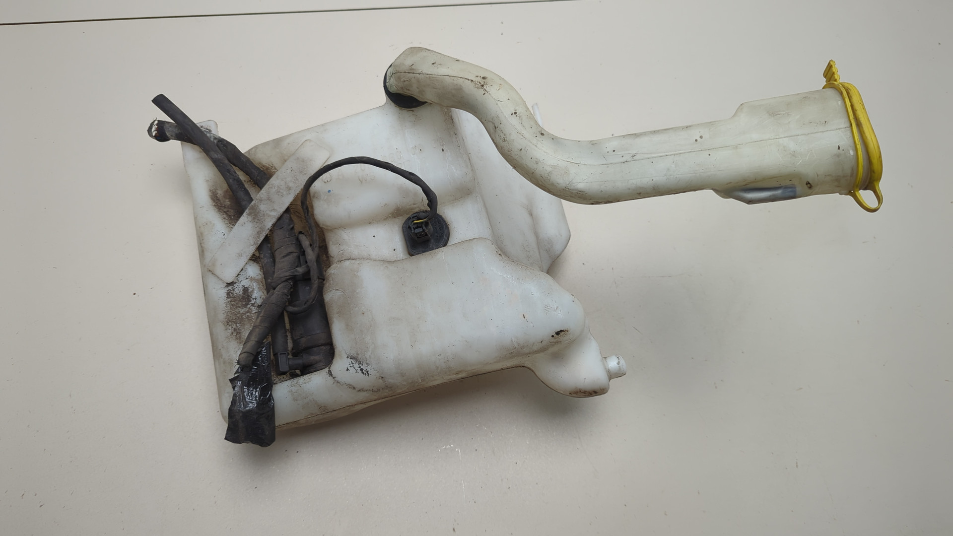 Бачок омывателя лобового стекла