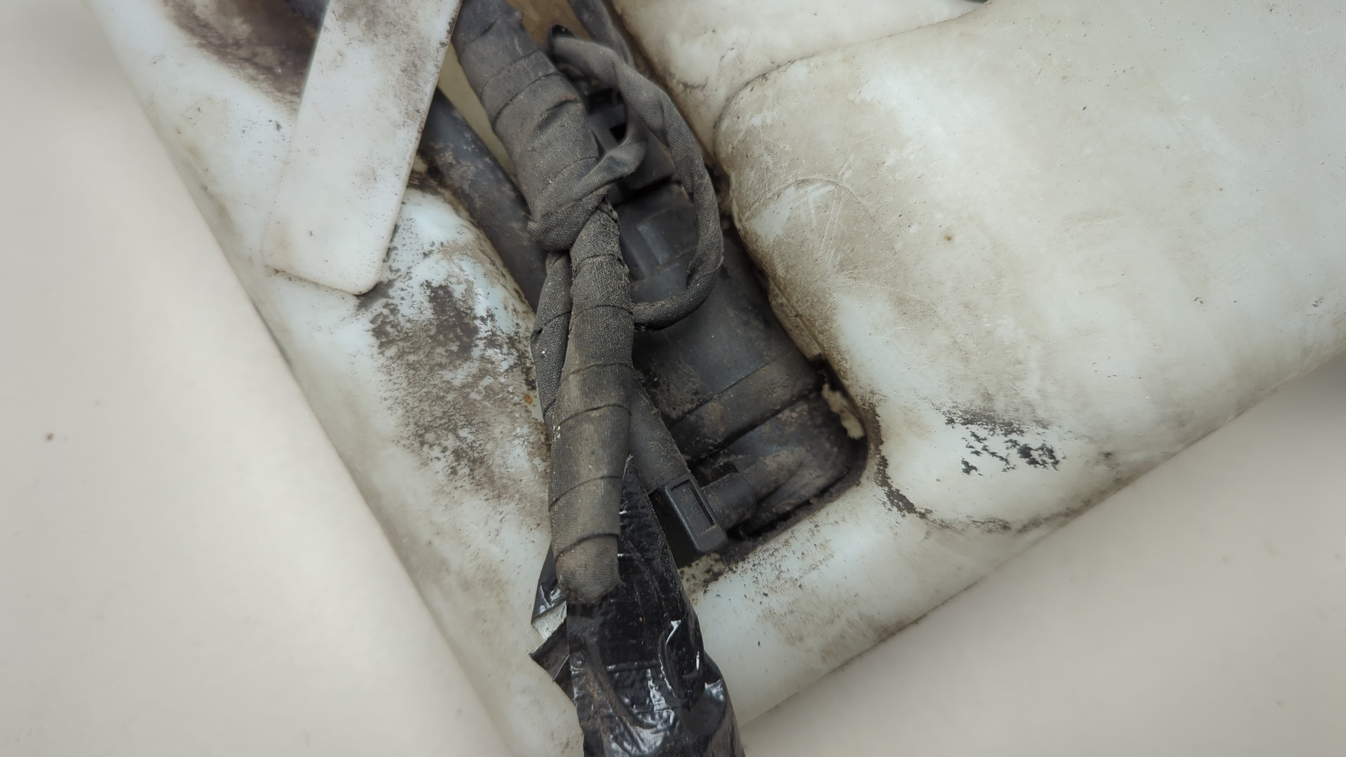 Бачок омывателя лобового стекла