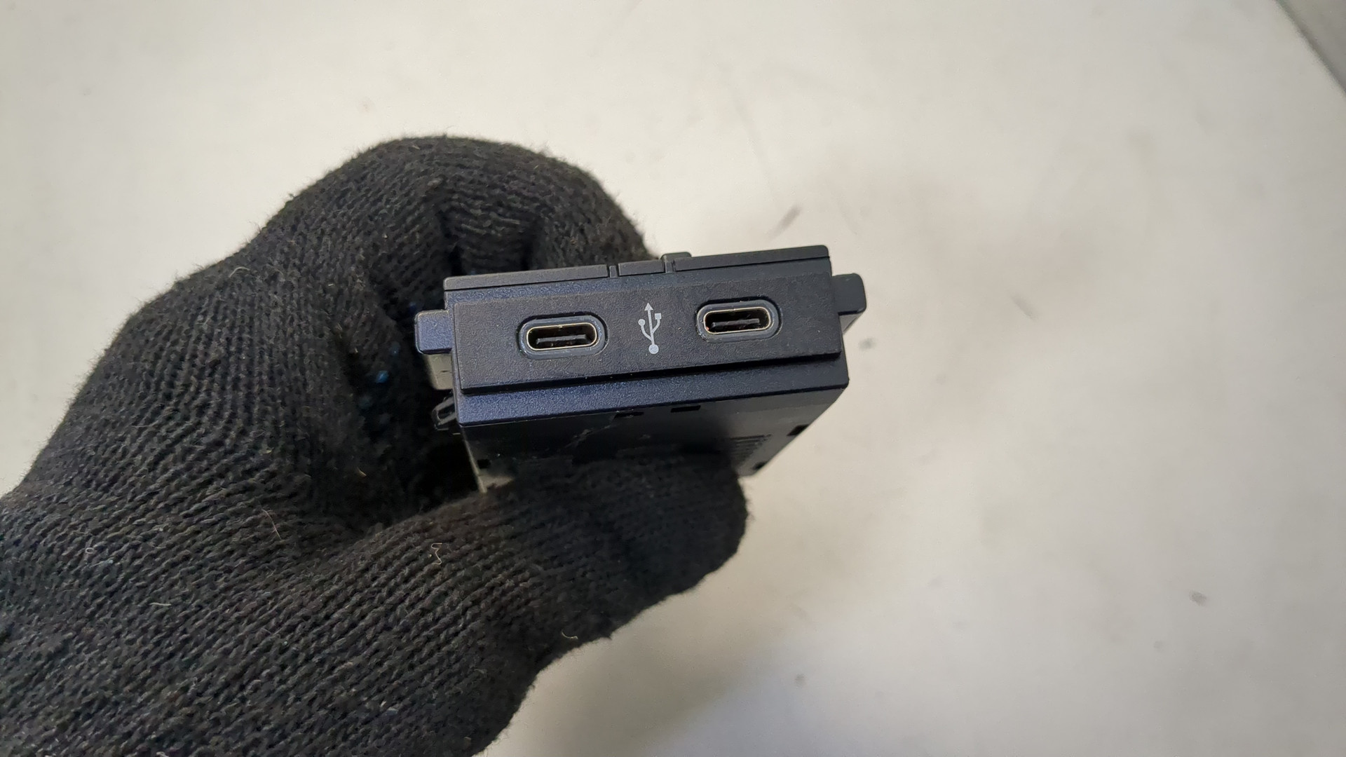 Гнездо AUX / USB IN